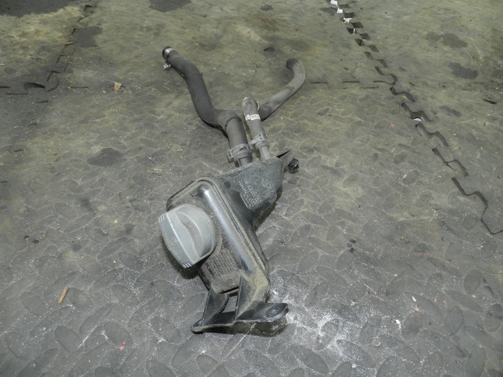 183. 2006 AUDI A4 CONVERTIBLE B7. POWER STEERING FLUID BOTTLE RESERVOIR TANK - Image 3