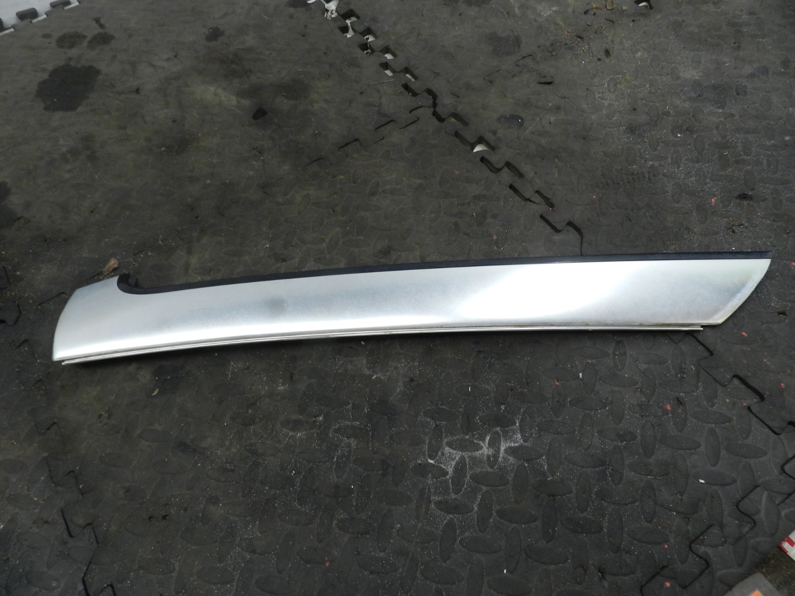 183 2006 AUDI A4 CONVERTIBLE B7 DRIVER SIDE EXTERNAL WINDSCREEN A PILLAR TRIM