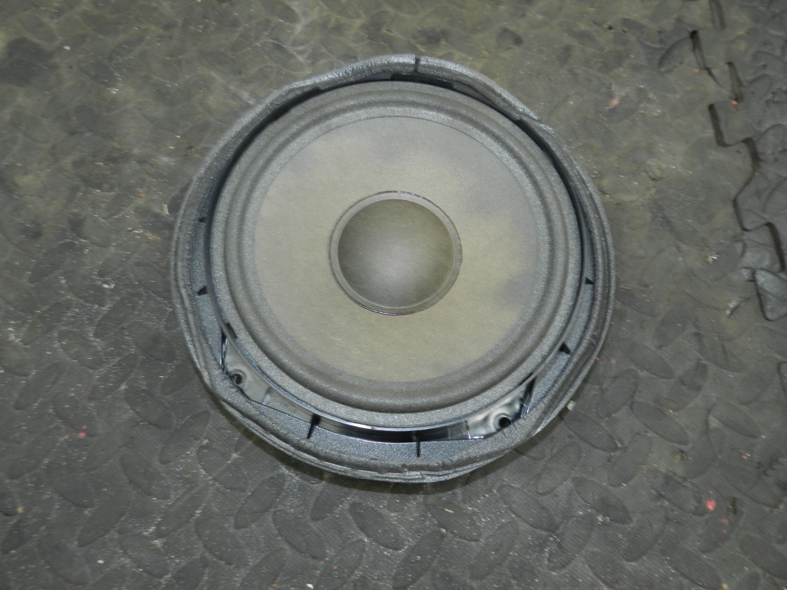 183. 2006 AUDI A4 CONVERTIBLE B7. FRONT DOOR SPEAKER