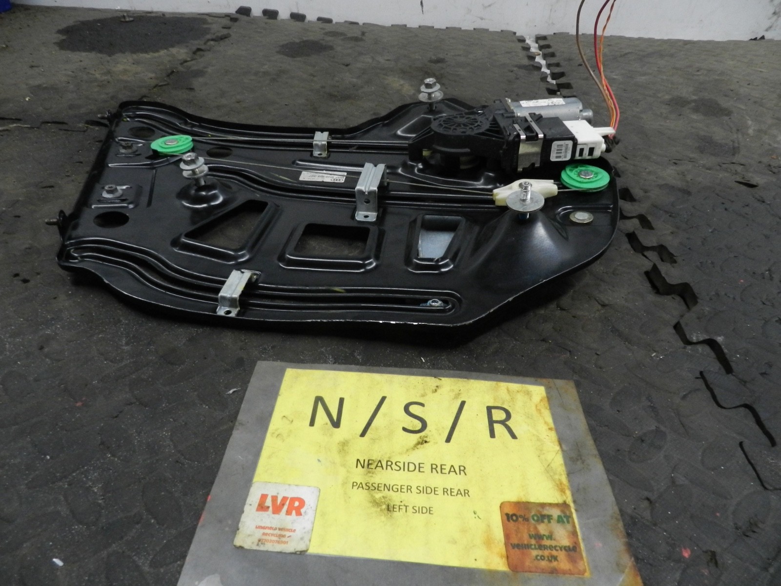 183. 2006 AUDI A4 CONVERTIBLE B7. PASSENGER SIDE REAR WINDOW REGULATOR