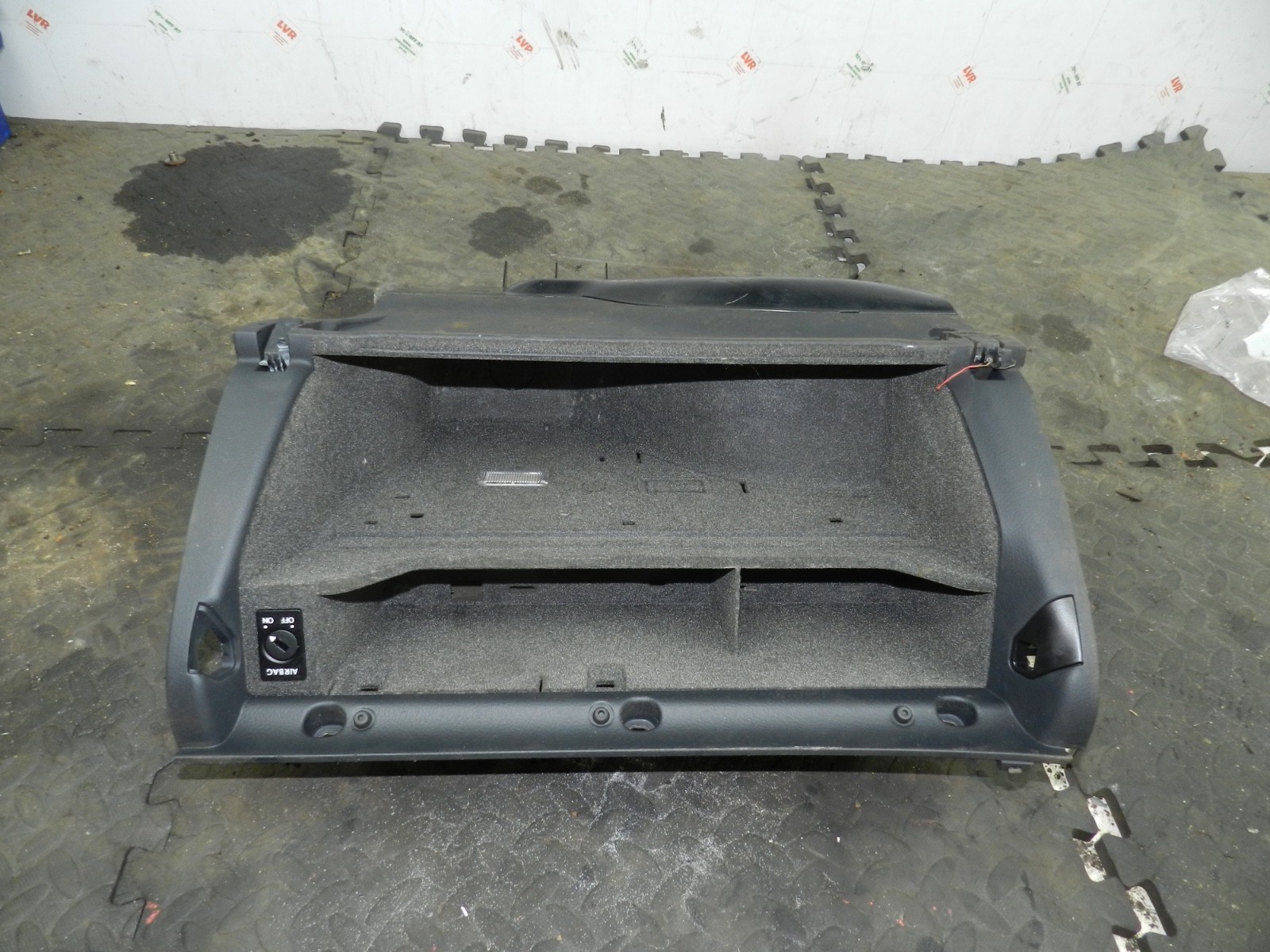 183. 2006 AUDI A4 CONVERTIBLE B7. GLOVE BOX HOUSING