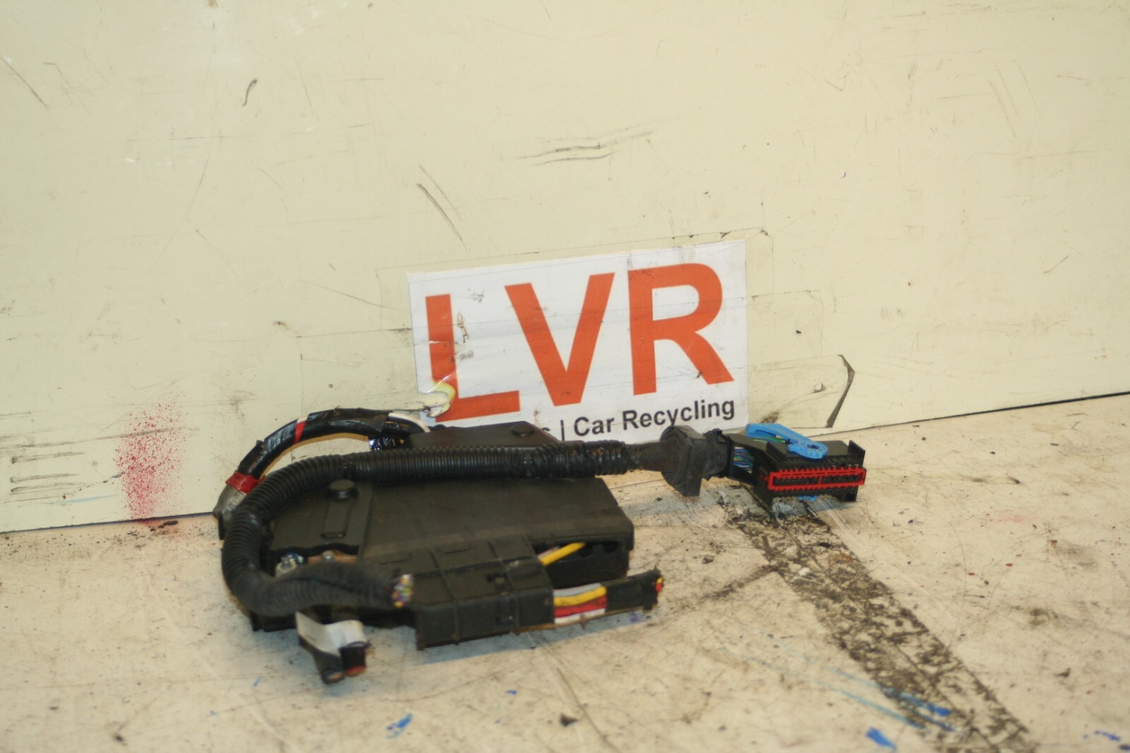 (69) 2014 FORD FOCUS MK3 1.0 ECOBOOST. BATTERY FUSE BOX BOARD