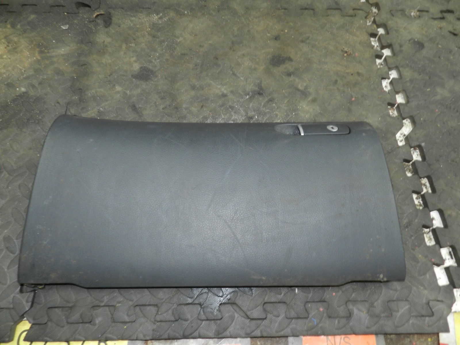 183. 2006 AUDI A4 CONVERTIBLE B7. GLOVEBOX LID