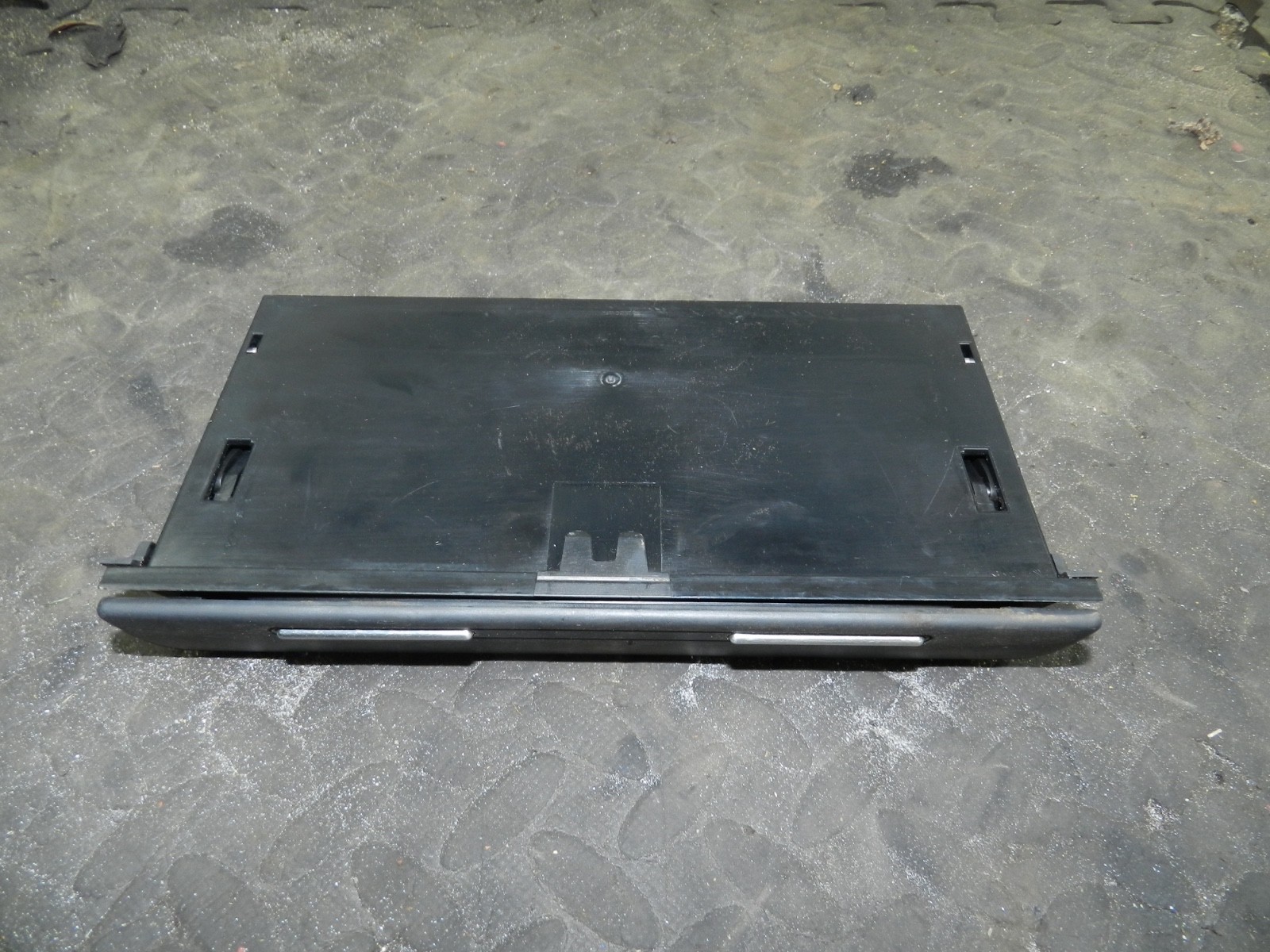 183. 2006 AUDI A4 CONVERTIBLE B7. STORAGE CUBBY HOLE POCKET