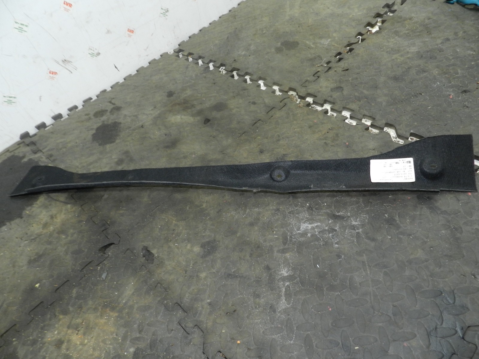 183. 2006 AUDI A4 CONVERTIBLE B7. BOOT CARPET TRIM