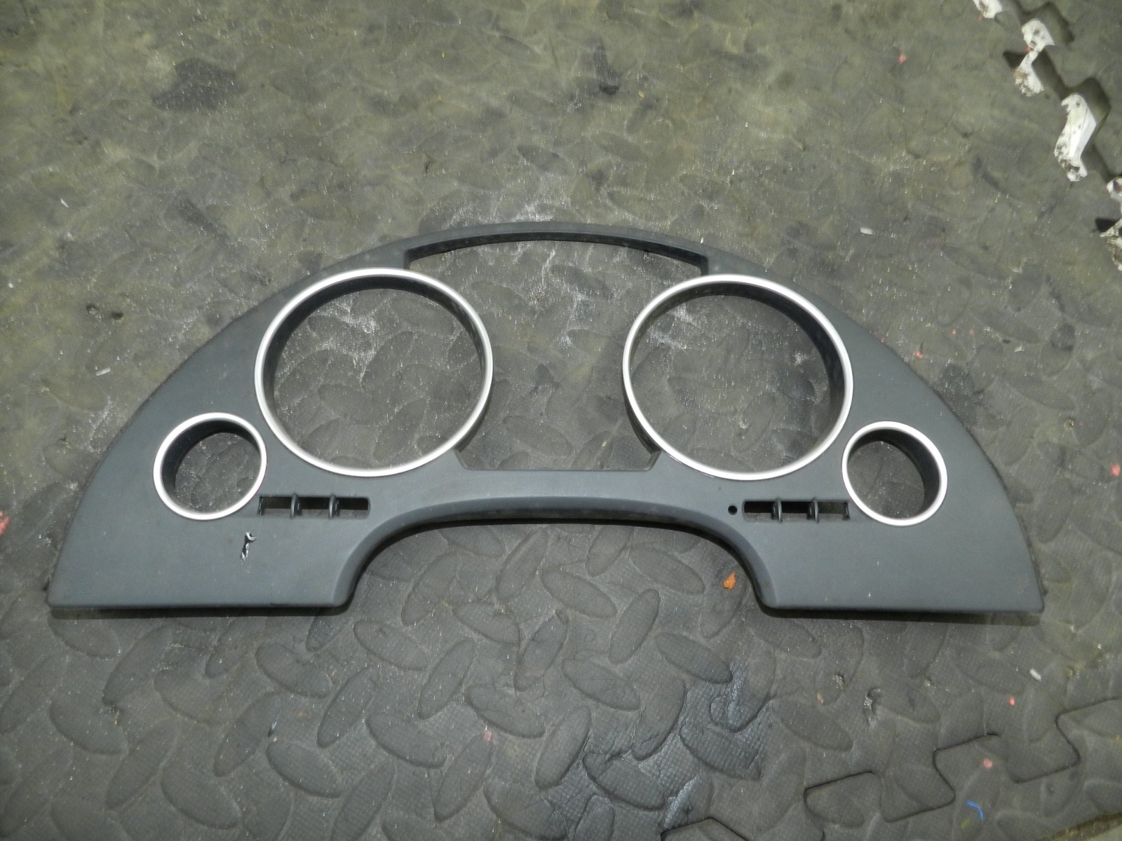 183. 2006 AUDI A4 CONVERTIBLE B7. SPEEDOMETER FRAME TRIM FACIA