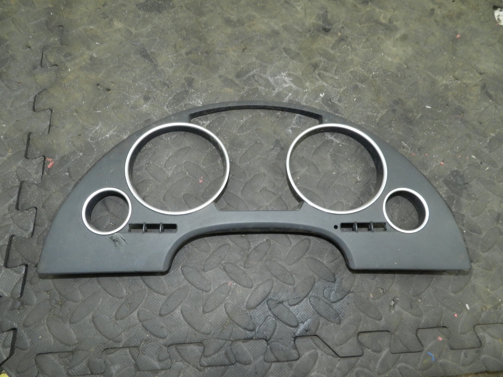 183. 2006 AUDI A4 CONVERTIBLE B7. SPEEDOMETER FRAME TRIM FACIA - Image 2