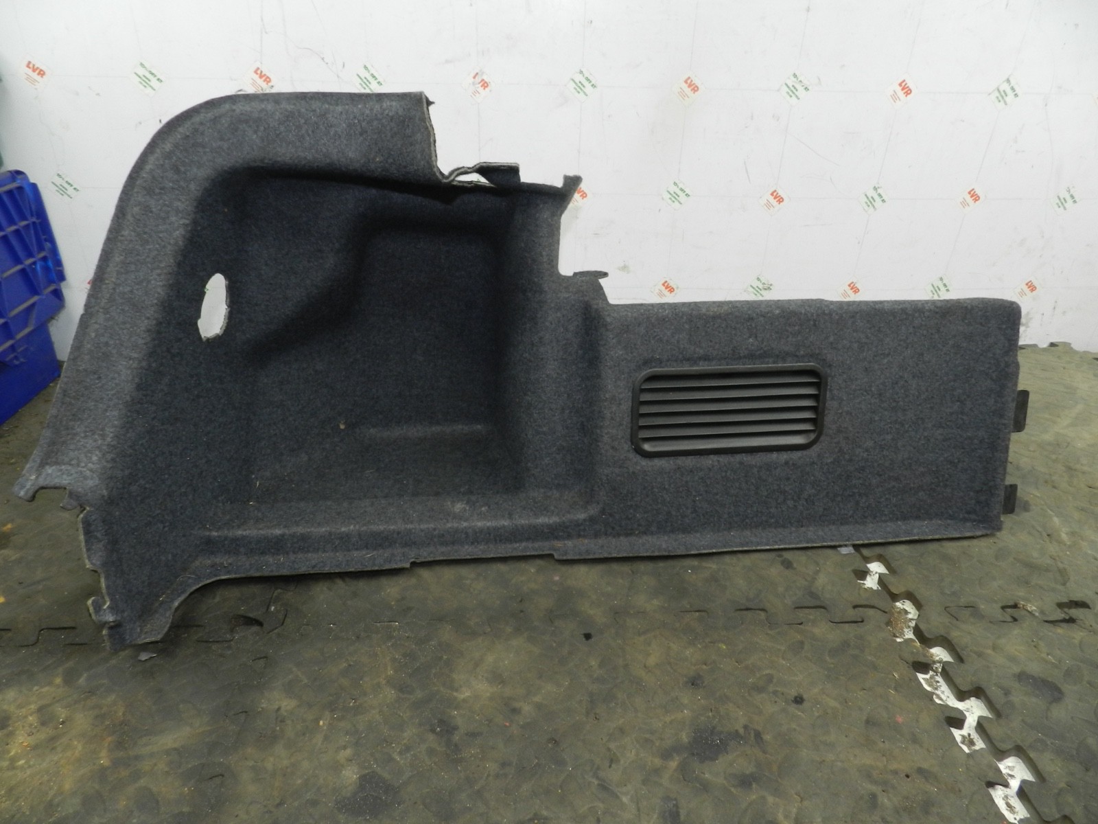183. 2006 AUDI A4 CONVERTIBLE B7. PASSENGER SIDE BOOT CARPET TRIM PANEL