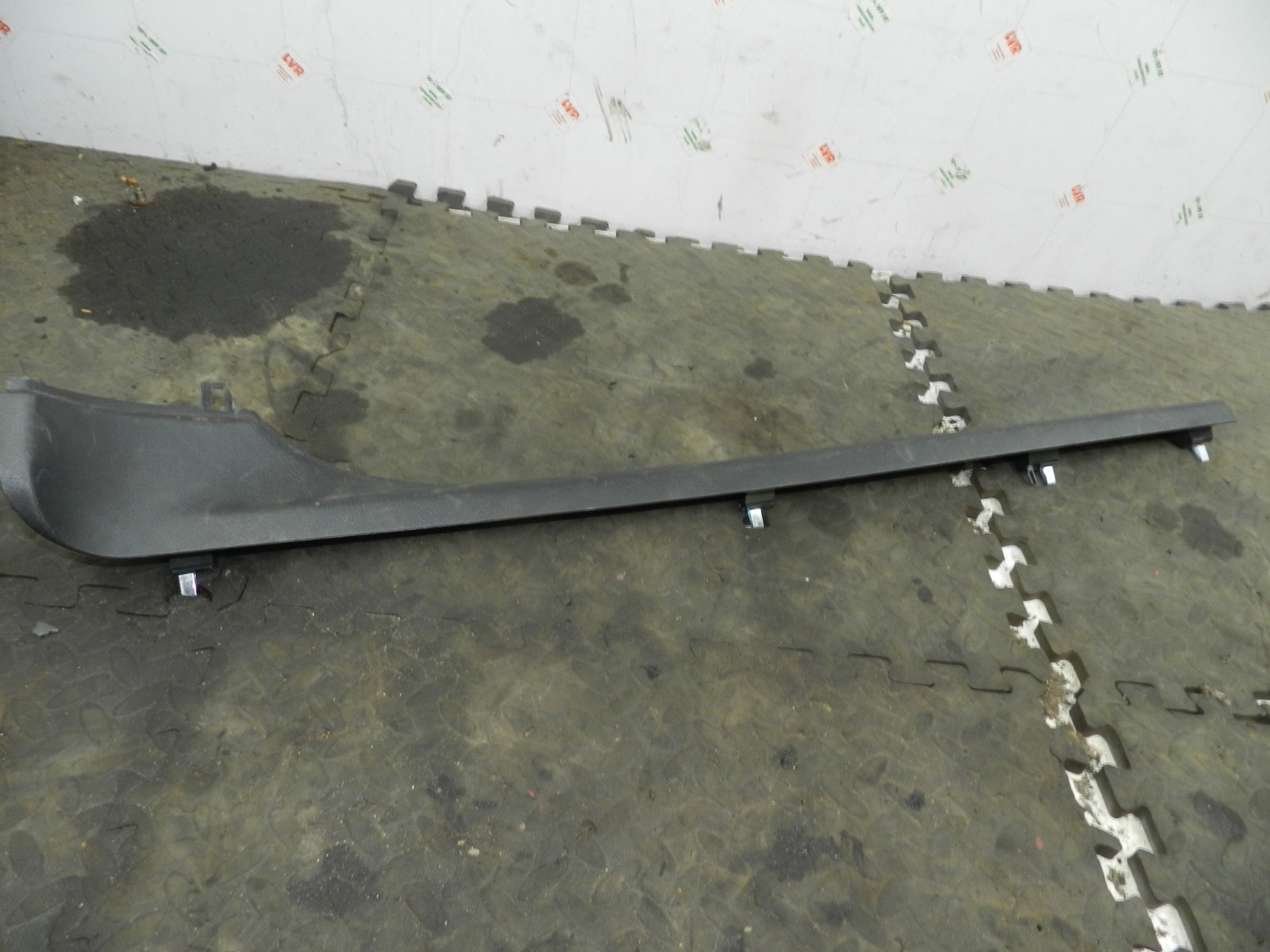 183. 2006 AUDI A4 CONVERTIBLE B7. PASSENGER SIDE LOWER SILL TRIM