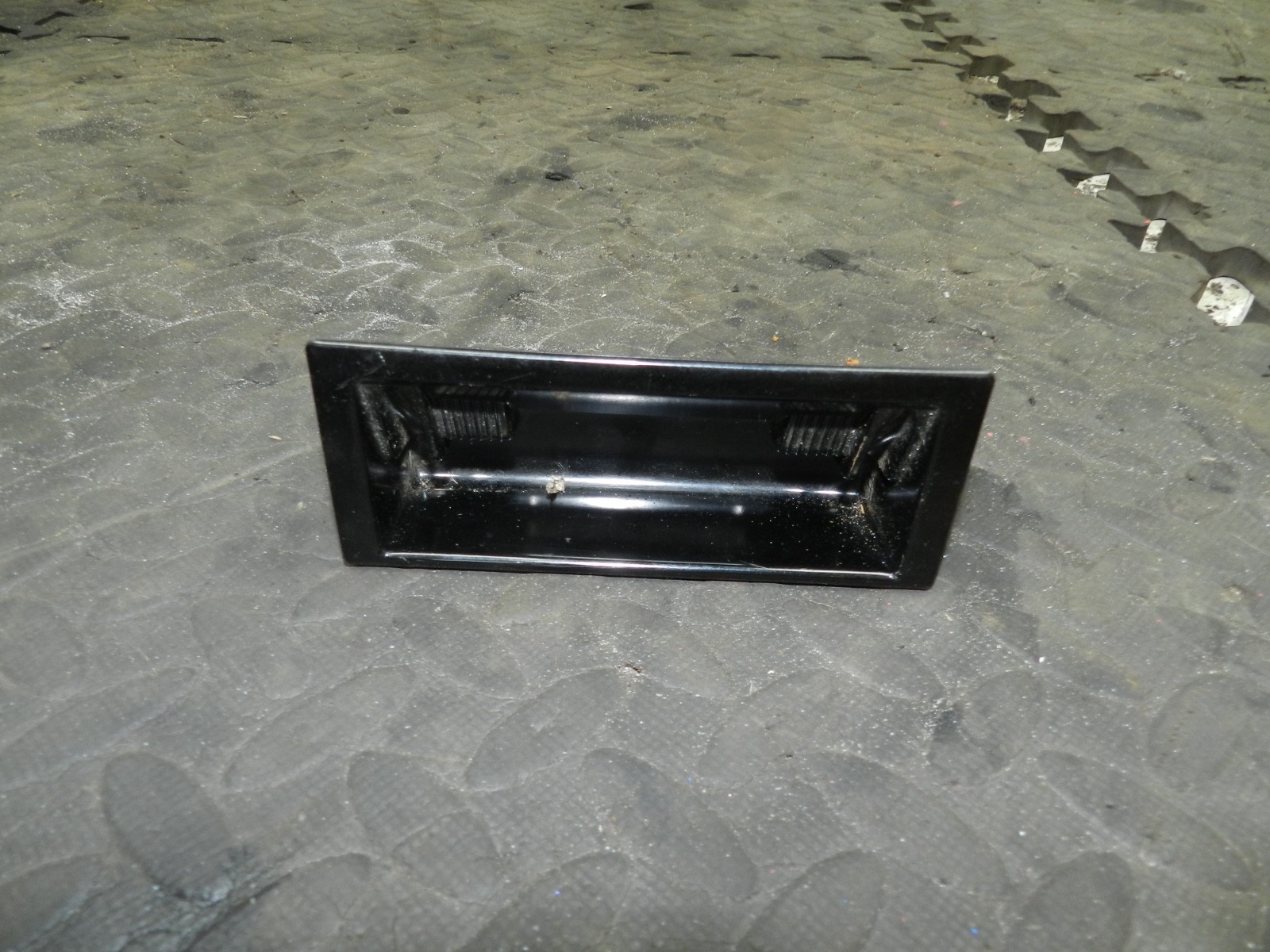 183. 2006 AUDI A4 CONVERTIBLE B7. ASH TRAY