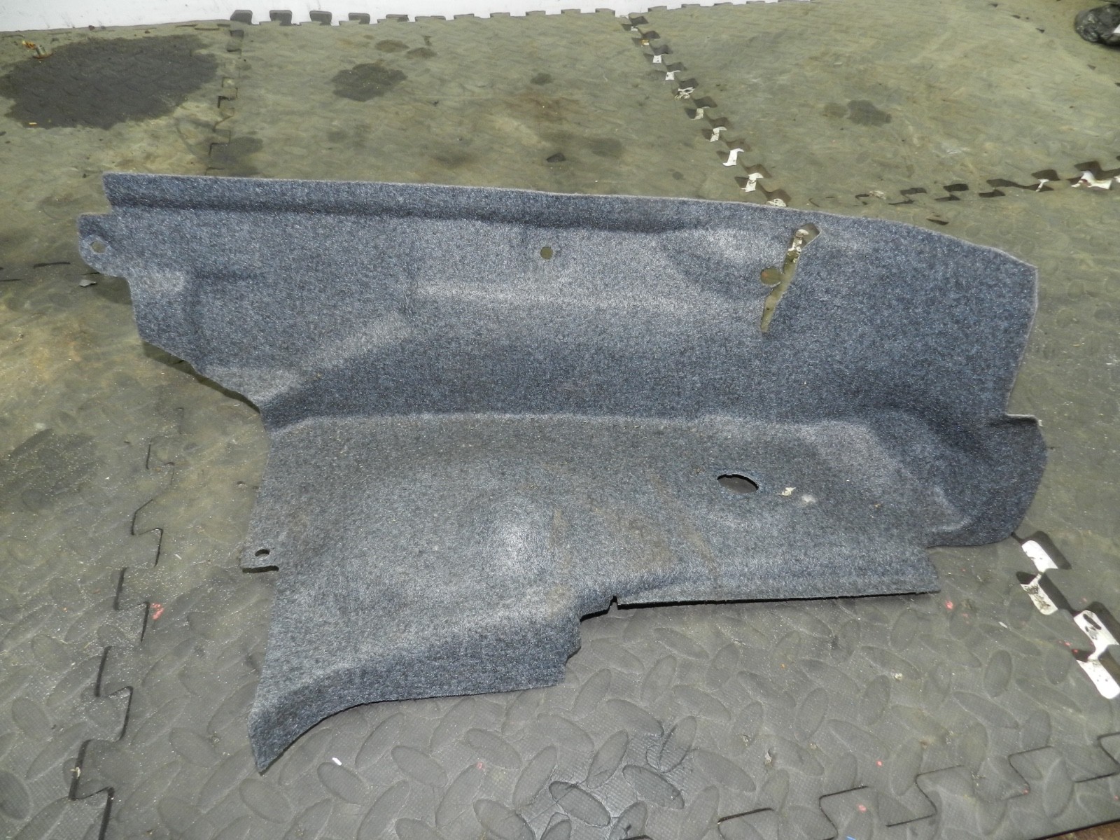 183. 2006 AUDI A4 CONVERTIBLE B7. DRIVER SIDE REAR BOOT TRIM PANEL