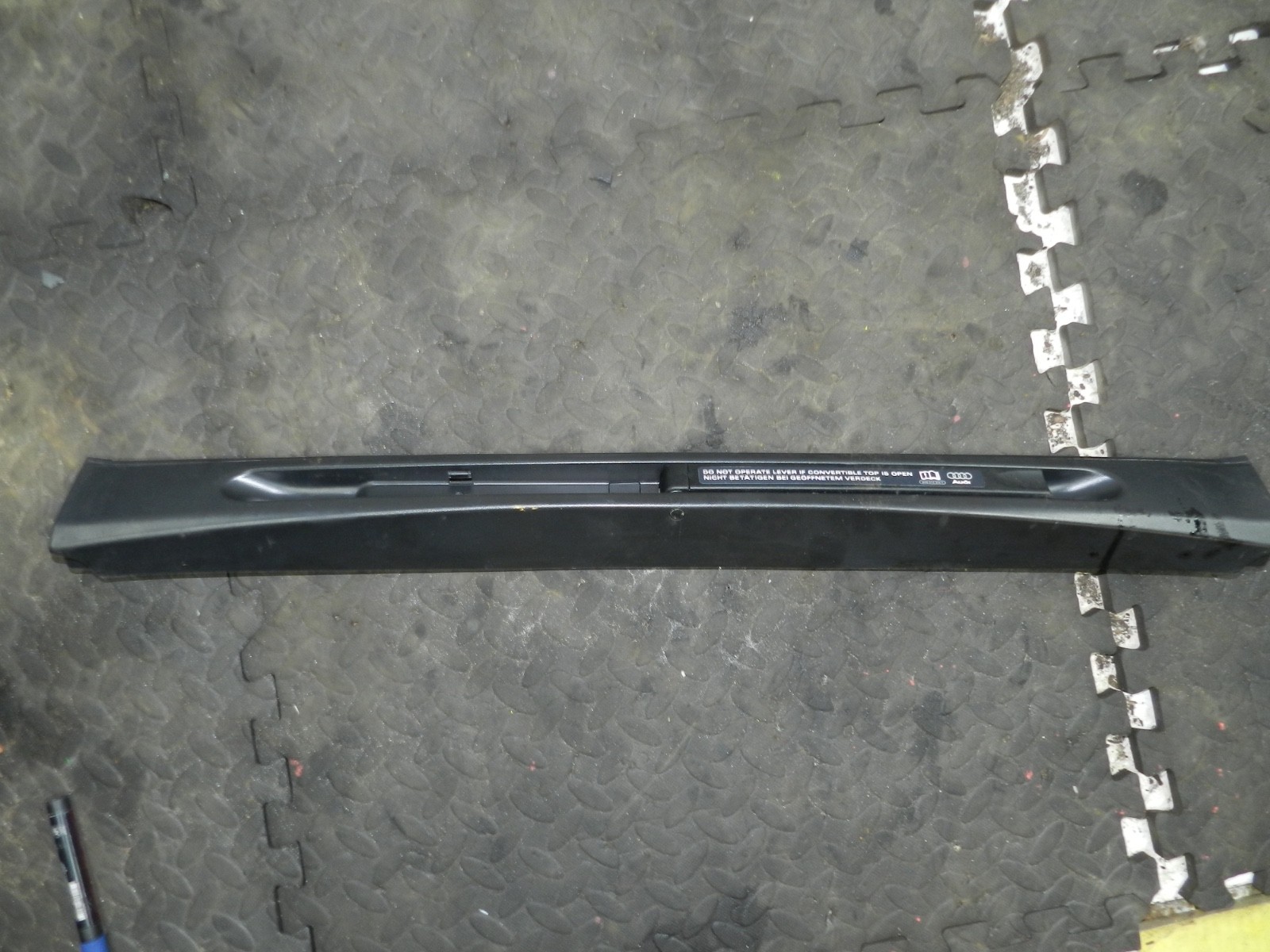 183. 2006 AUDI A4 CONVERTIBLE B7. BOOT ROOF LID PANEL LOWER