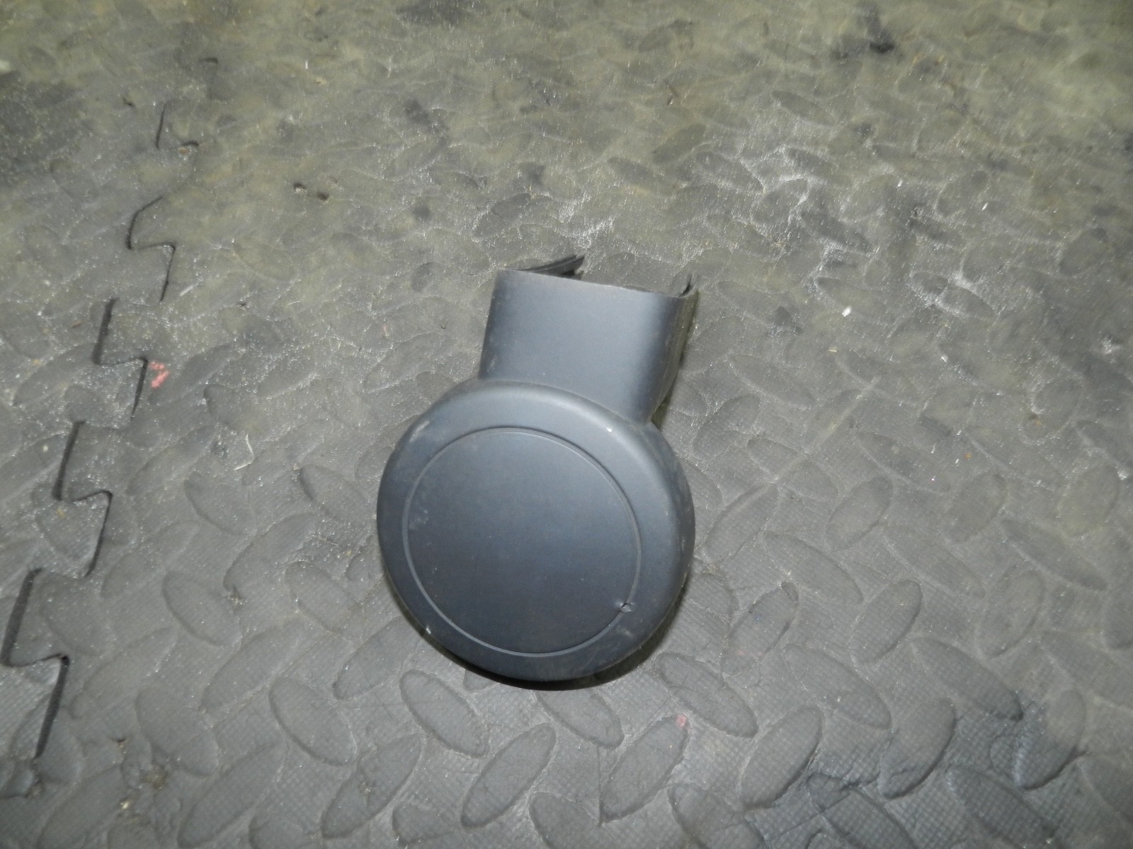 183. 2006 AUDI A4 CONVERTIBLE B7. CENTRE CONSOLE TRIM
