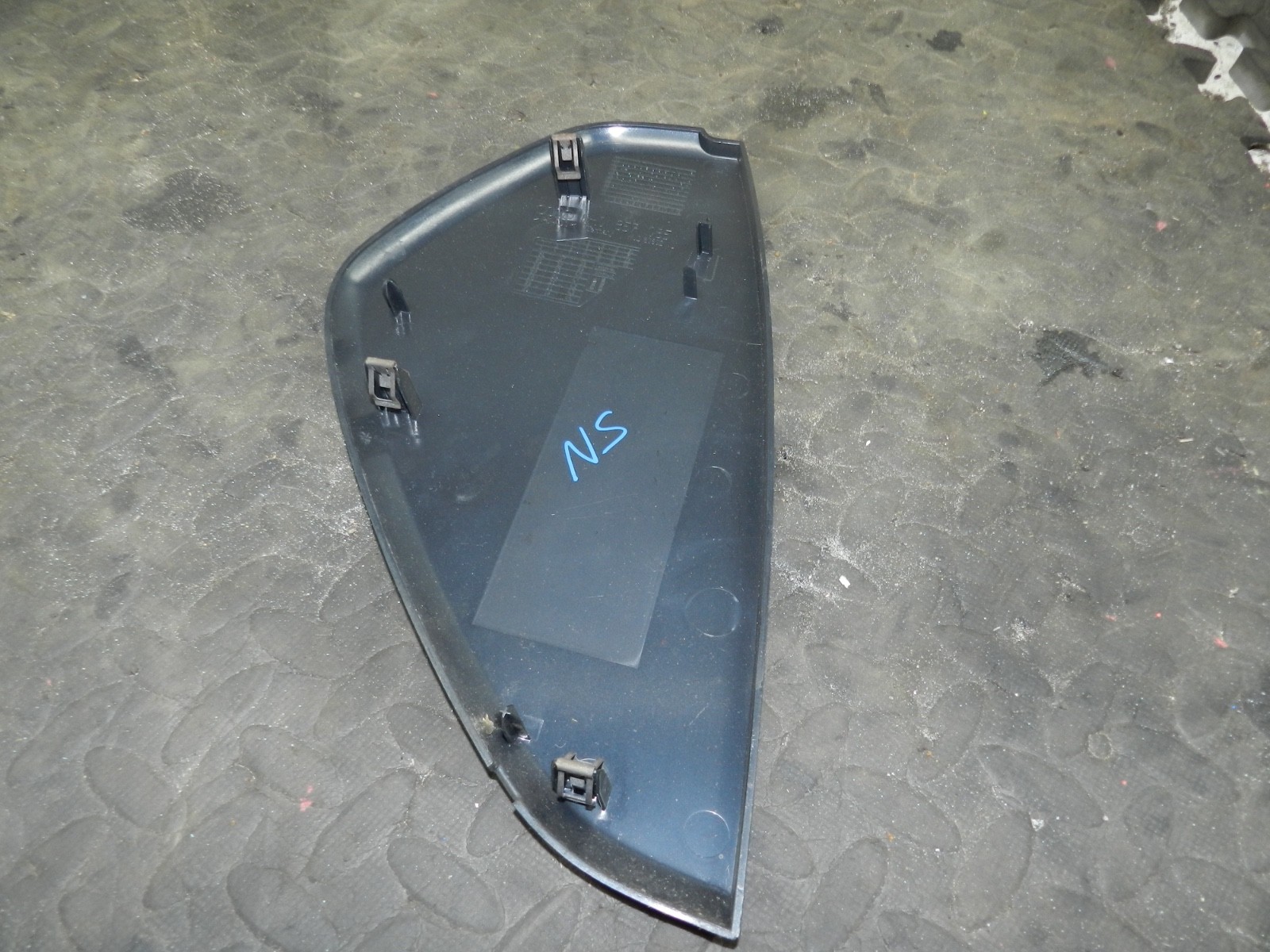 183. 2006 AUDI A4 CONVERTIBLE B7. PASSENGER SIDE DASH BOARD TRIM