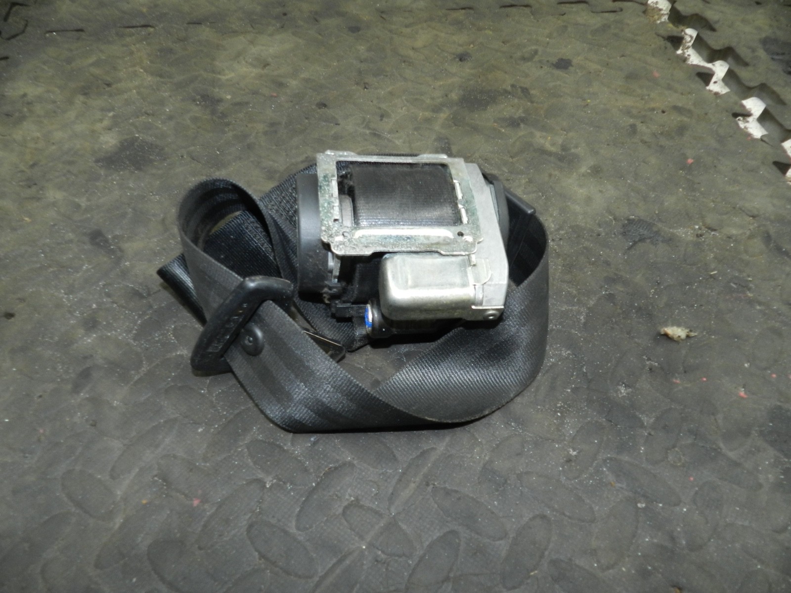 183. 2006 AUDI A4 CONVERTIBLE B7. DRIVER SIDE FRONT SEAT BELT - Image 2