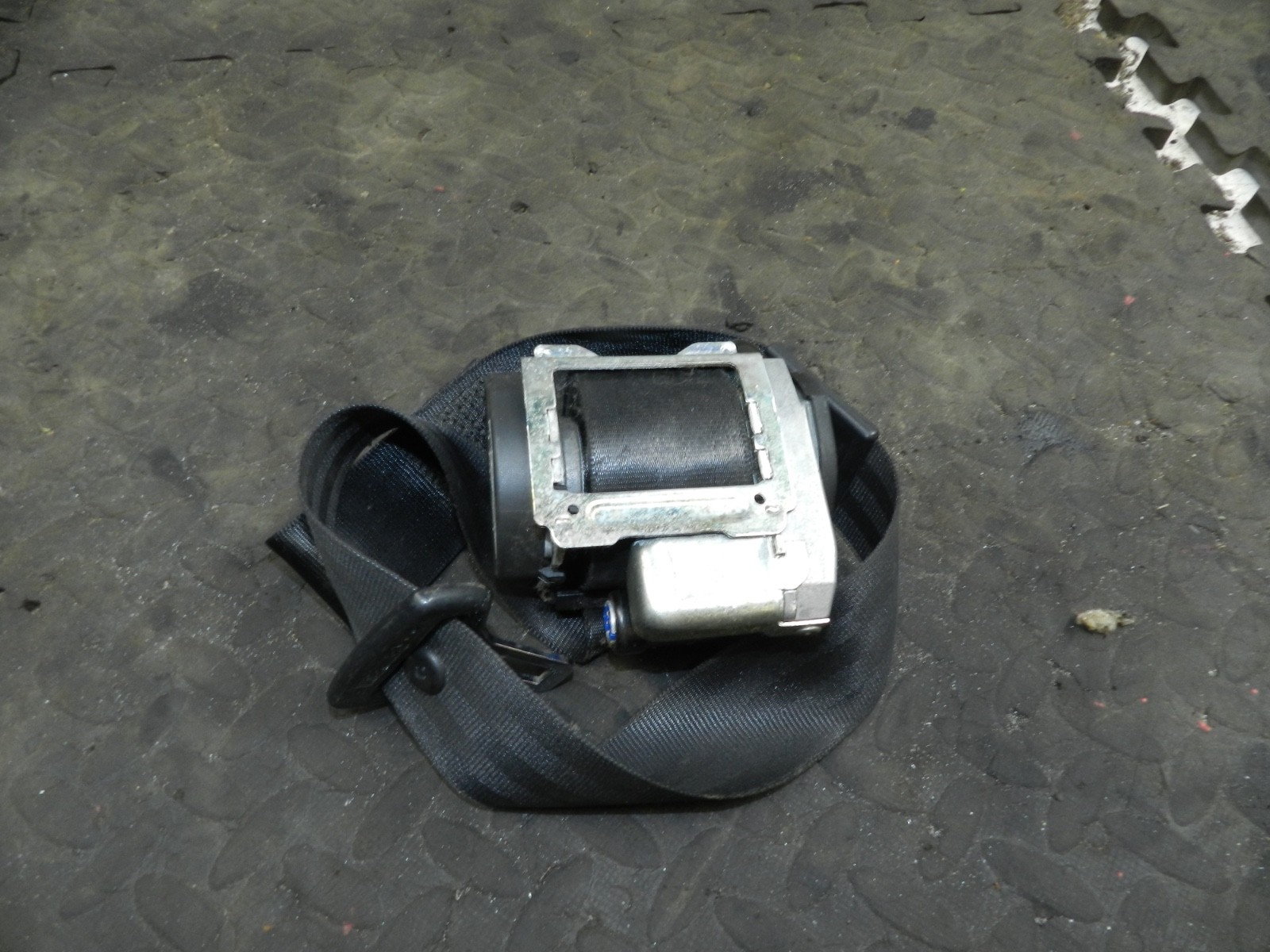183. 2006 AUDI A4 CONVERTIBLE B7. DRIVER SIDE FRONT SEAT BELT - Image 3