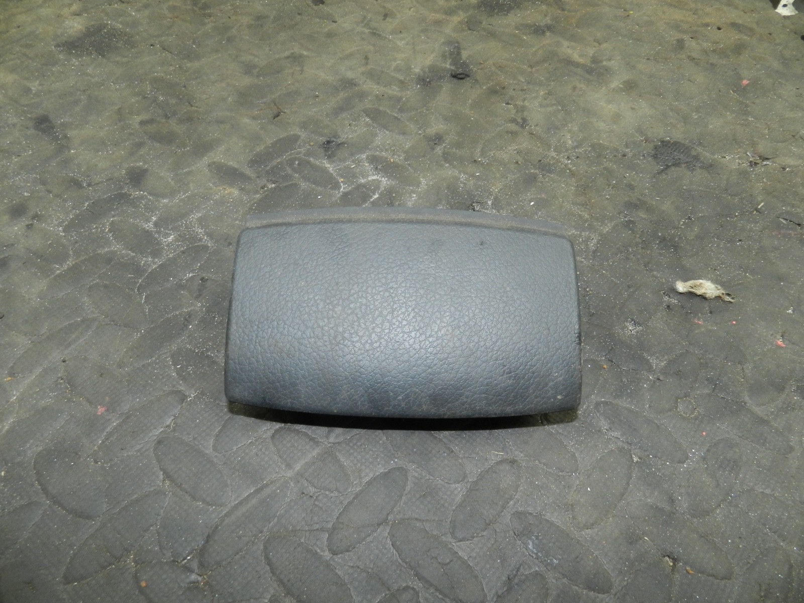 183. 2006 AUDI A4 CONVERTIBLE B7. ASH TRAY