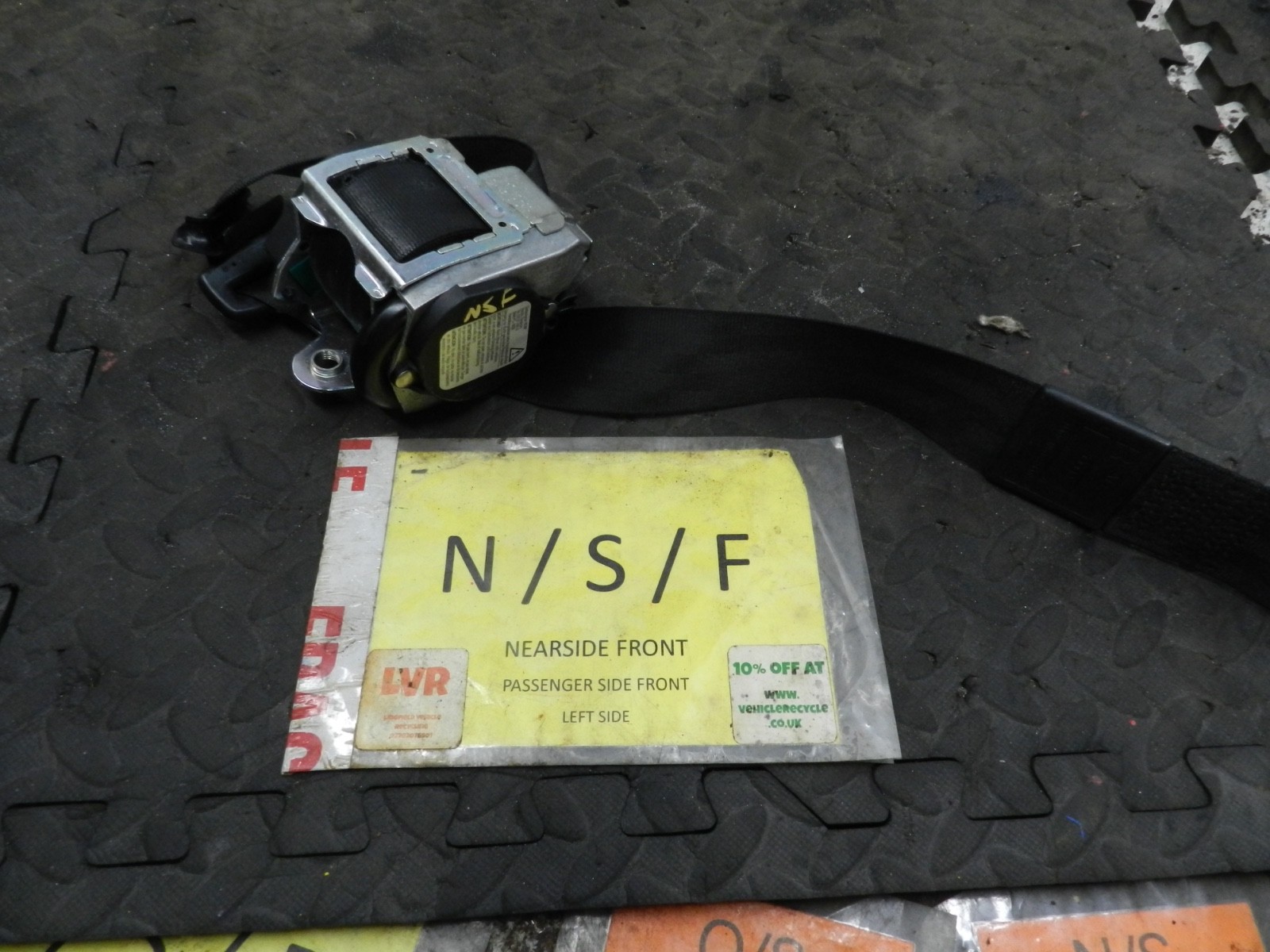 183. 2006 AUDI A4 CONVERTIBLE B7. PASSENGER SIDE FRONT SEAT BELT