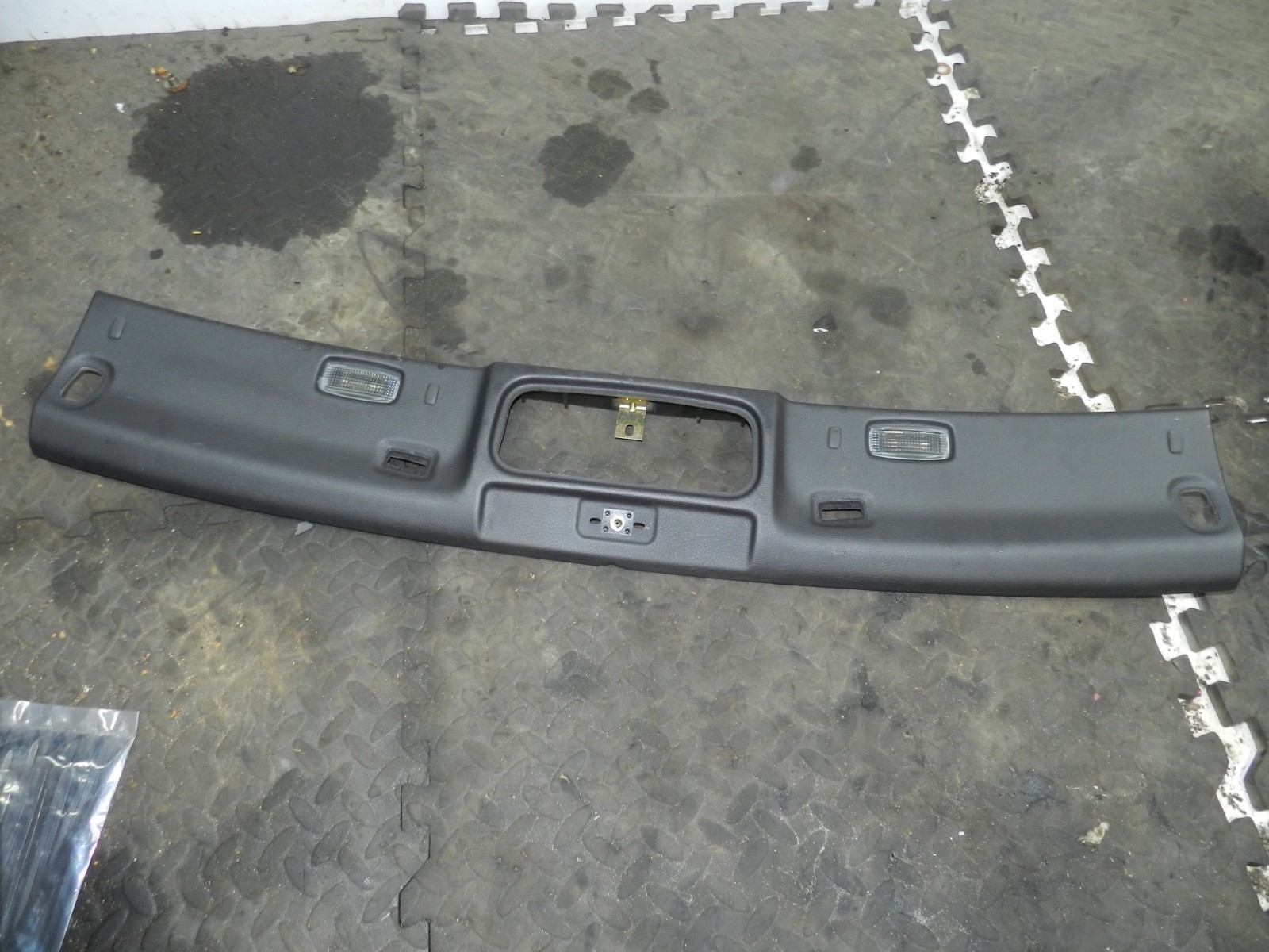 183. 2006 AUDI A4 CONVERTIBLE B7. ROOF PANEL TRIM - Image 2