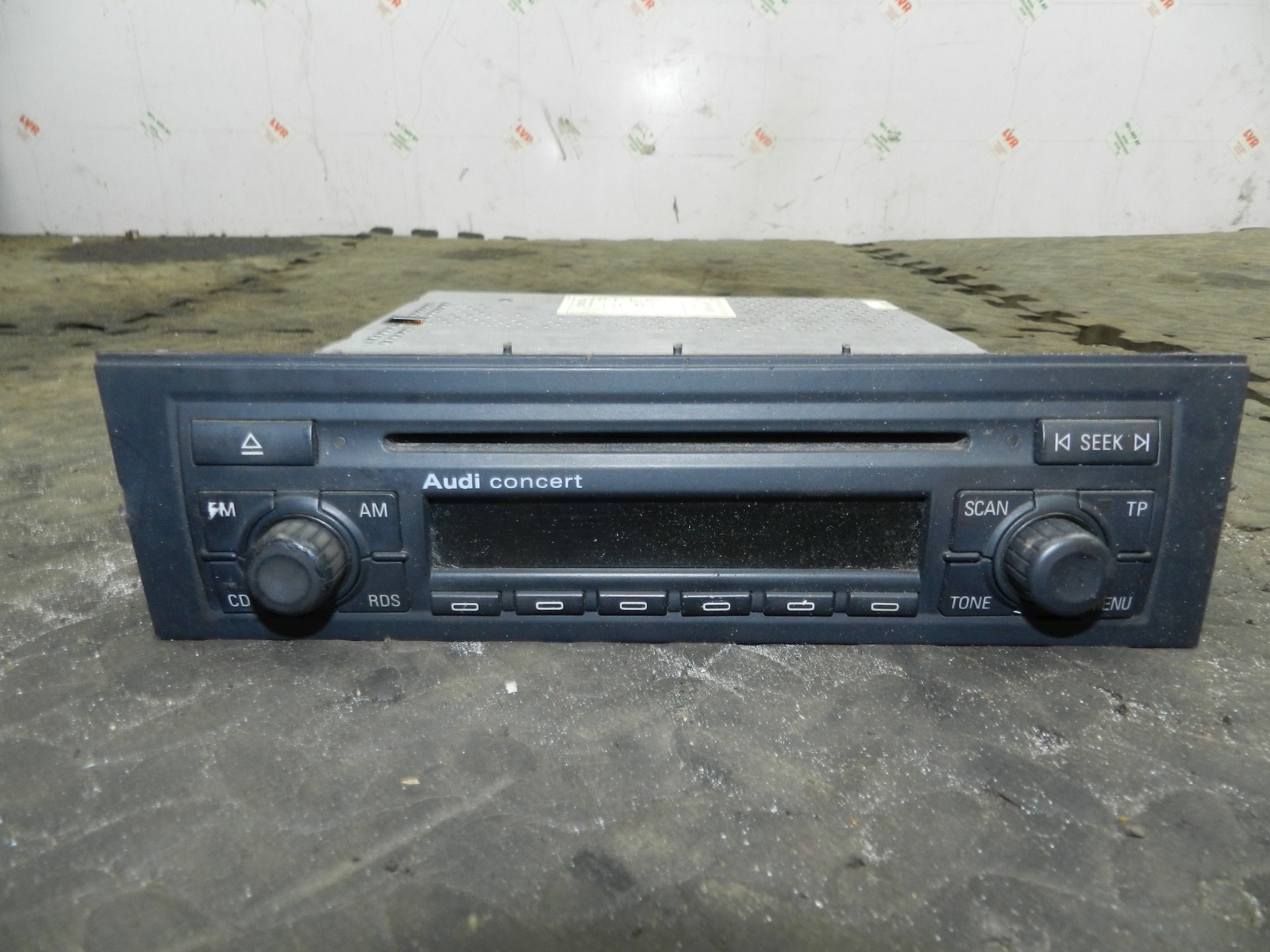 183. 2006 AUDI A4 CONVERTIBLE B7. AUDI CONCERT CD RADIO NO CODE