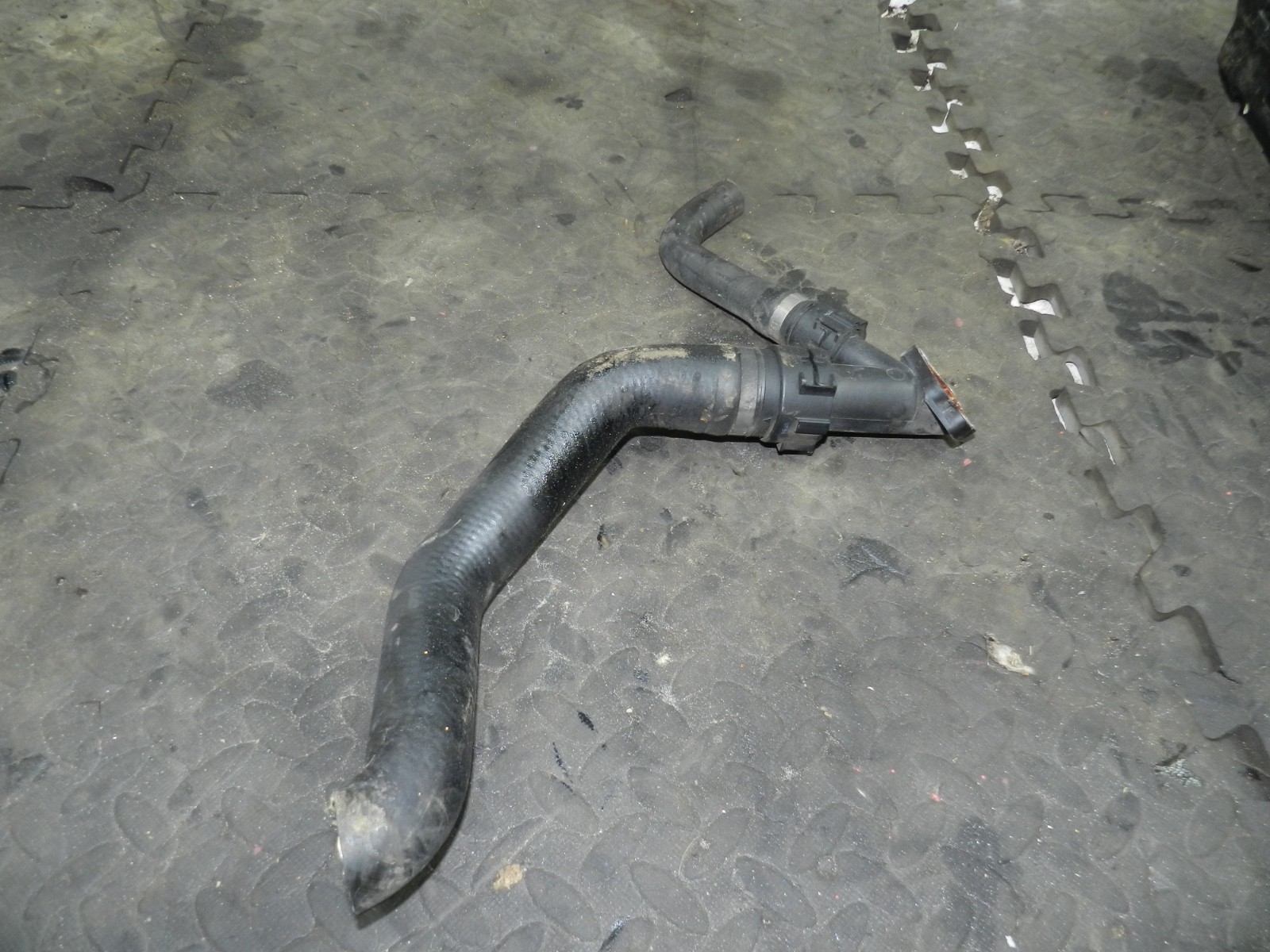 182. 2004 LANDROVER FREELANDER 1 L314. COOLANT HOUSING FLANGE
