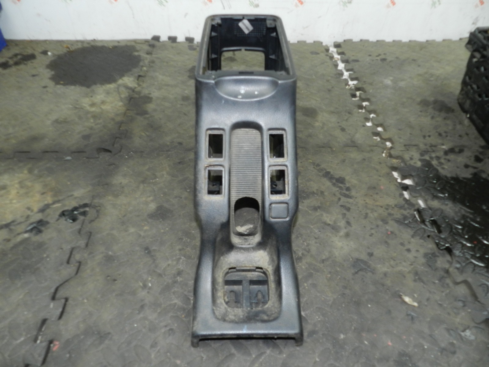 182. 2004 LANDROVER FREELANDER 1 L314. CENTRE CONSOLE PANEL
