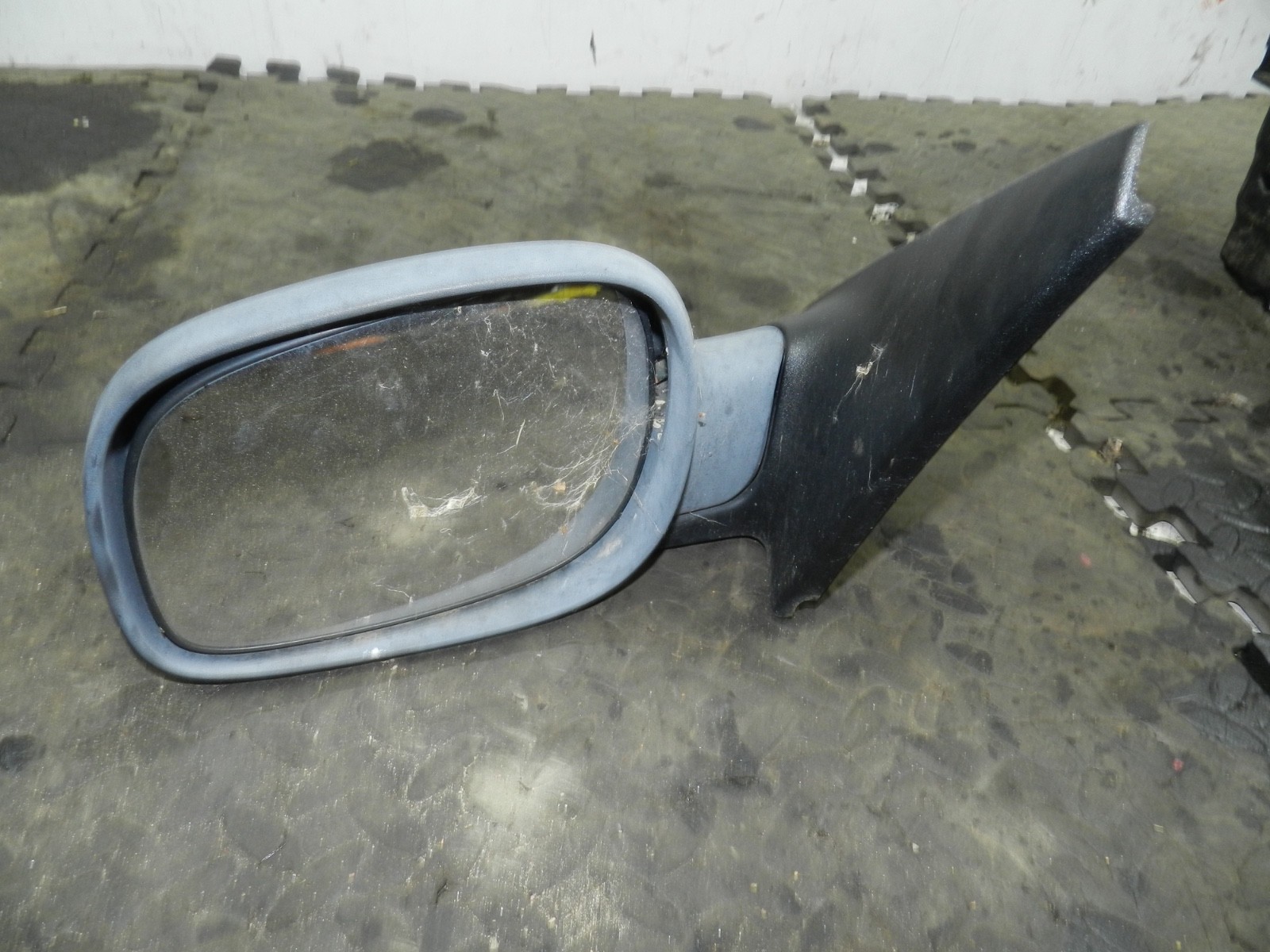 182. 2004 LANDROVER FREELANDER 1 L314. PASSENGER SIDE WING MIRROR