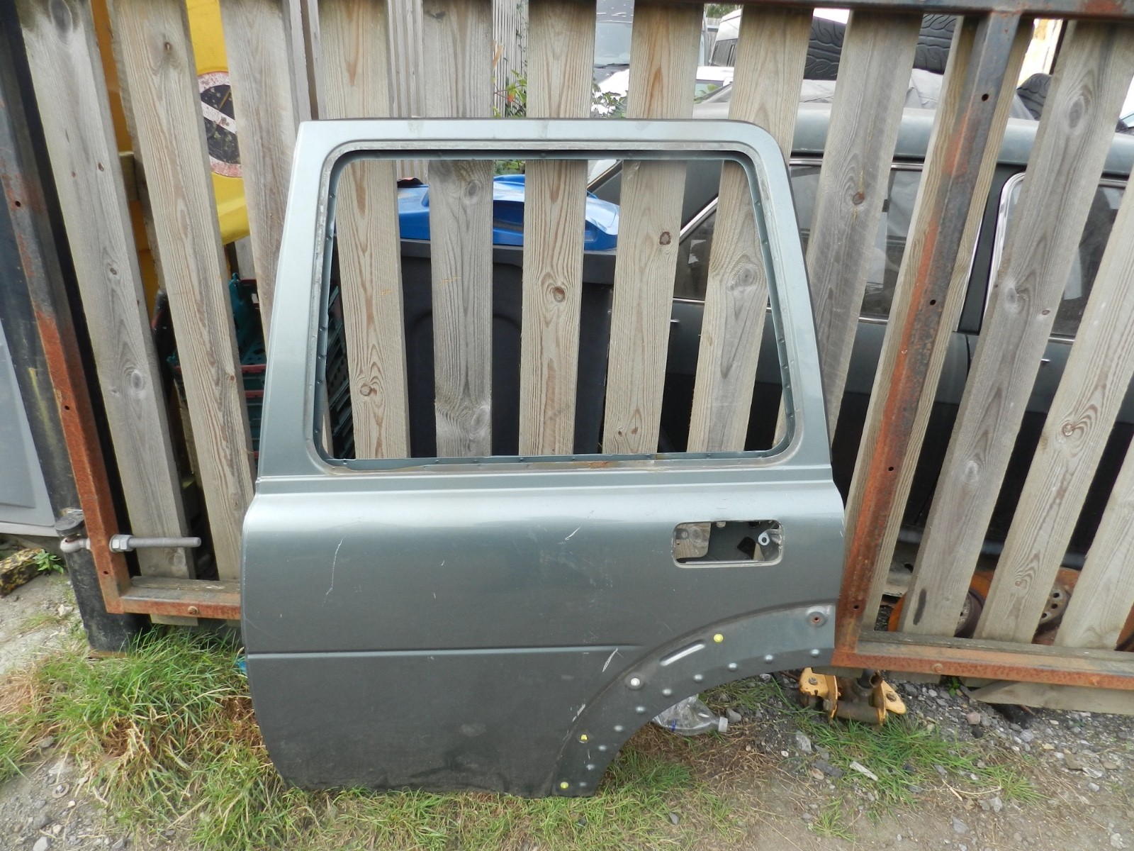 182. 2004 LANDROVER FREELANDER 1 L314. PASSENGER SIDE REAR DOOR SHELL