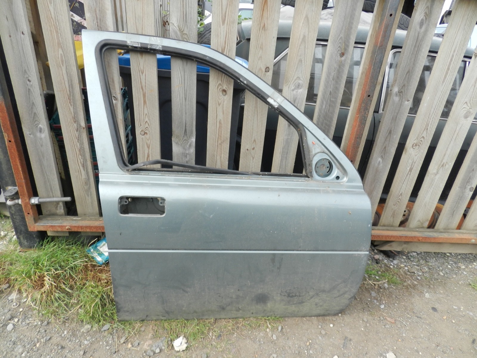 182. 2004 LANDROVER FREELANDER 1 L314. DRIVER SIDE FRONT DOOR SHELL