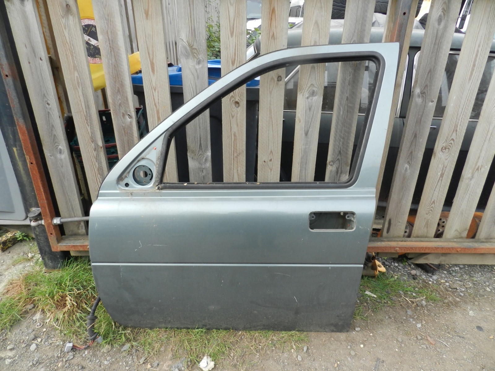 182. 2004 LANDROVER FREELANDER 1 L314. PASSENGER SIDE FRONT DOOR SHELL