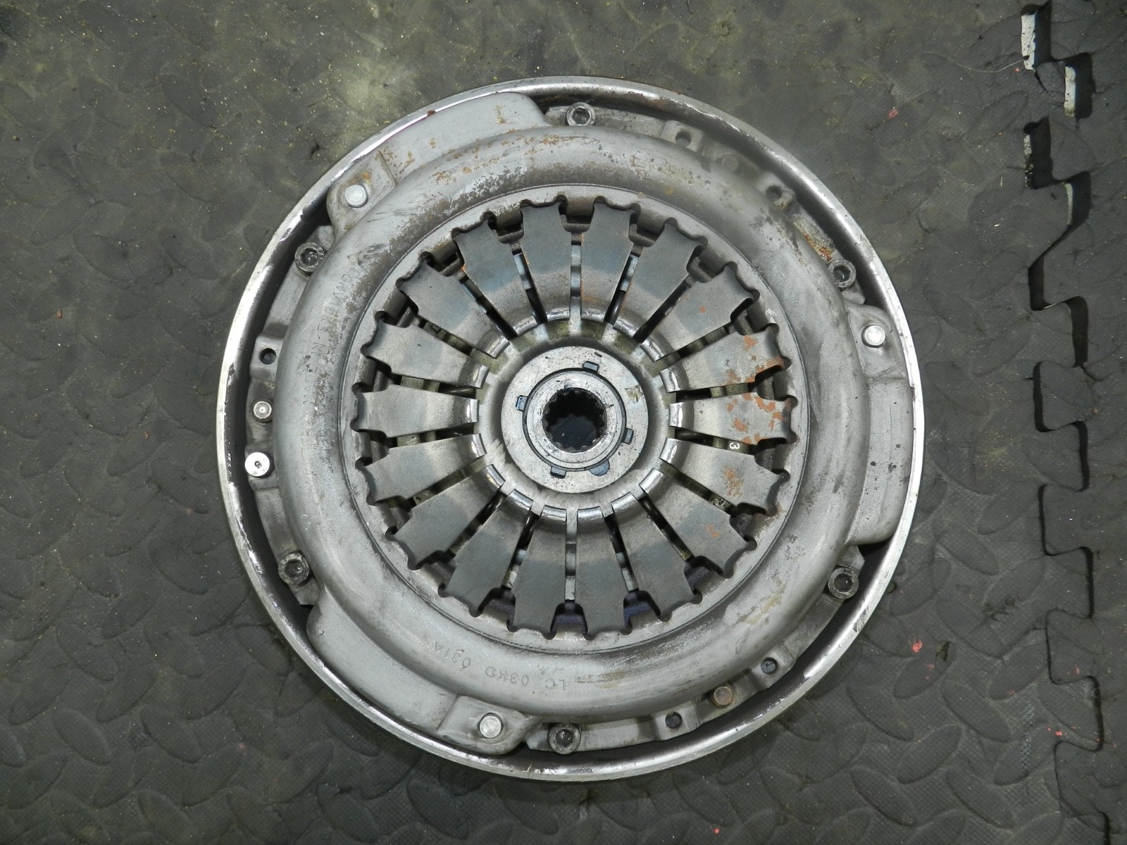 182. 2004 LANDROVER FREELANDER 1 L314. DMF DUAL MASS FLYWHEEL WITH CLUTCH