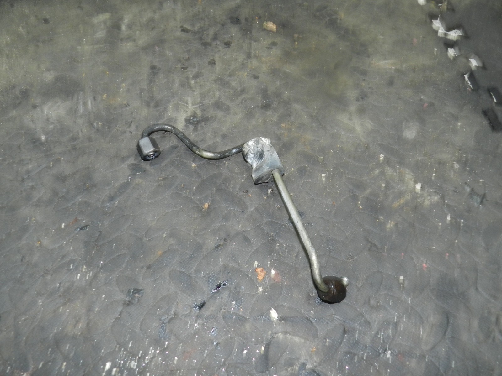 182. 2004 LANDROVER FREELANDER 1 L314. FUEL INJECTOR PIPES