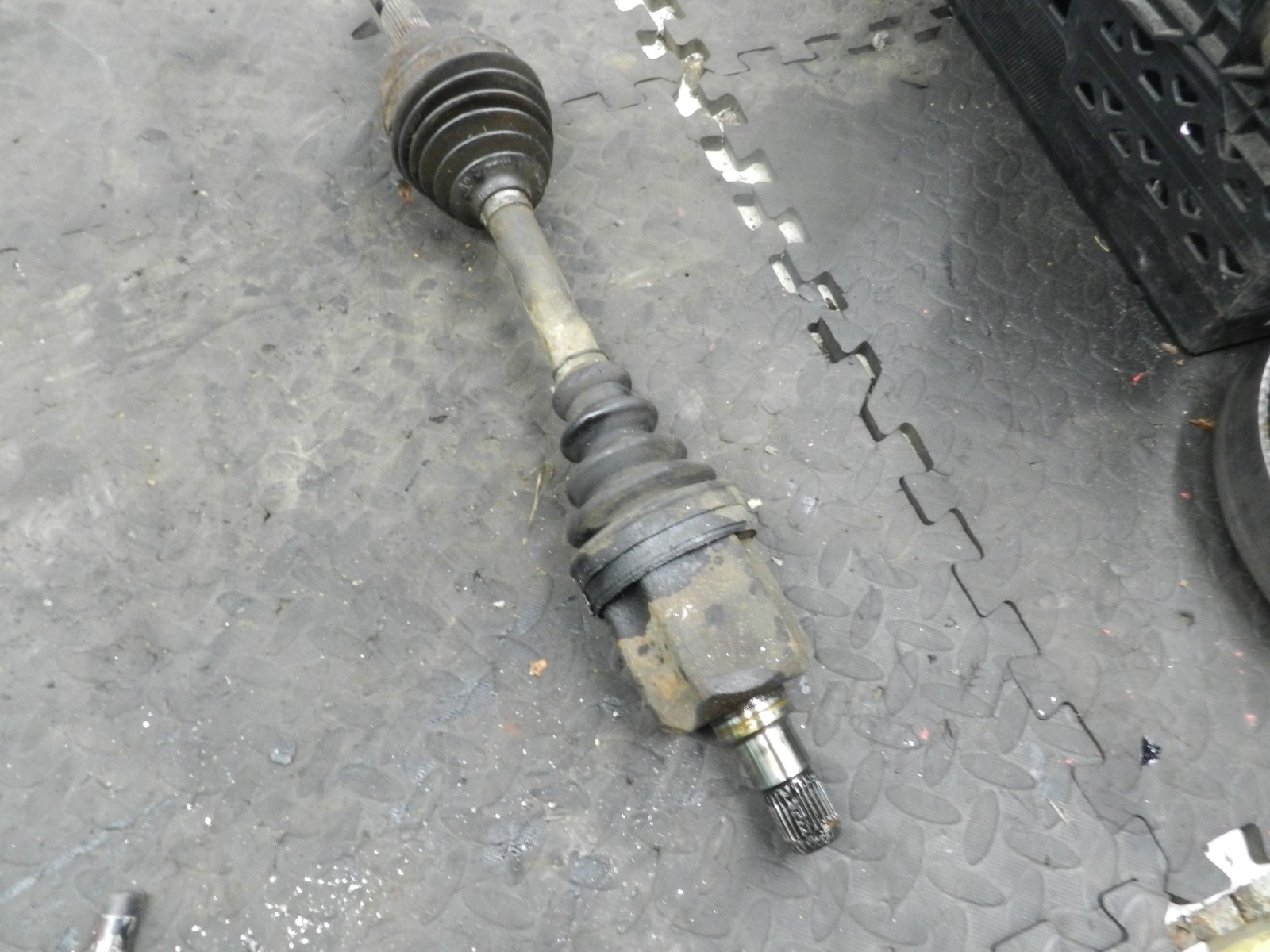 182. 2004 LANDROVER FREELANDER 1 L314. DRIVESHAFT REAR