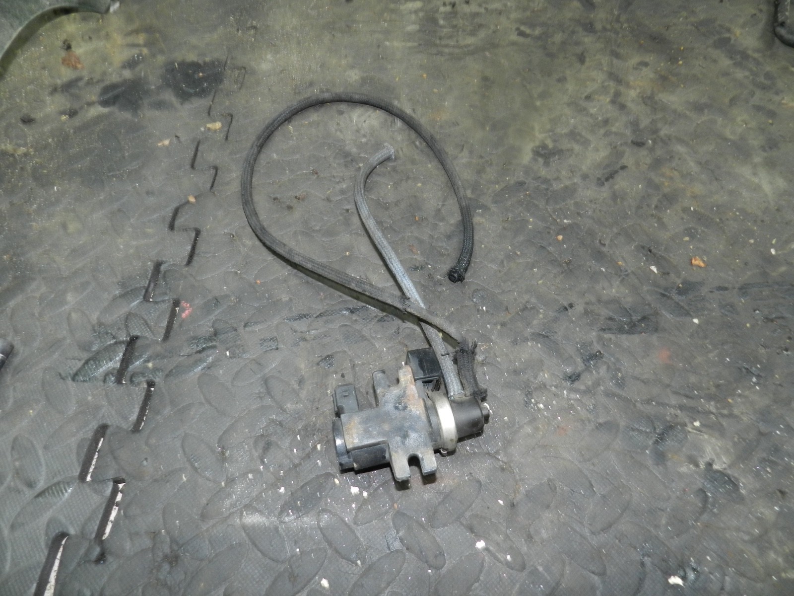 182. 2004 LANDROVER FREELANDER 1 L314. VACUUM SOLENOID AIR PUMP