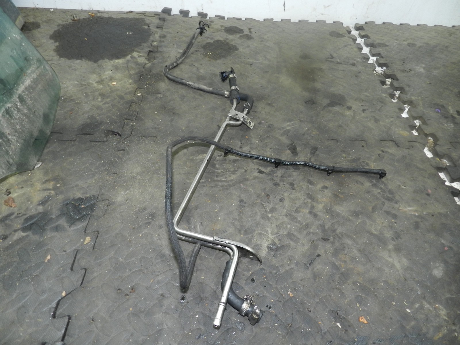 182. 2004 LANDROVER FREELANDER 1 L314. FUEL PIPES RETURN AND FEED