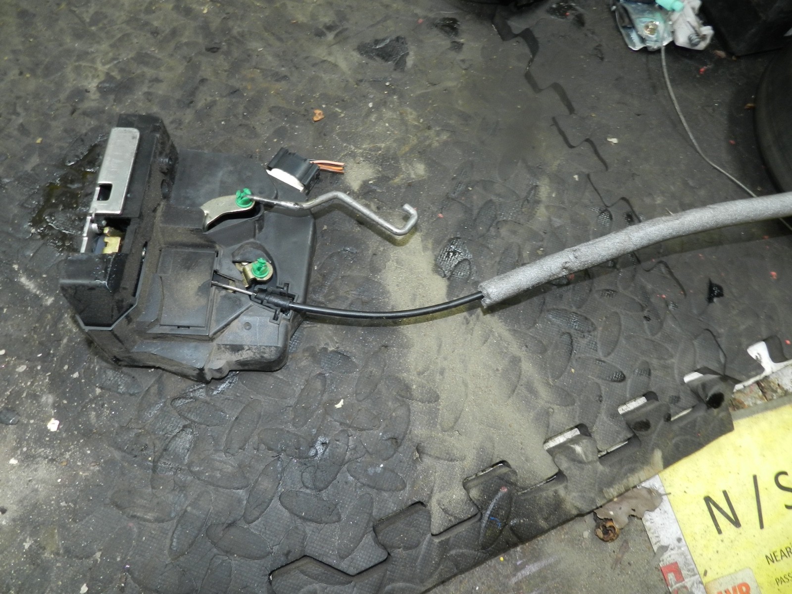182. 2004 LANDROVER FREELANDER 1 L314. PASSENGER SIDE REAR DOOR LOCK MOTOR - Image 4