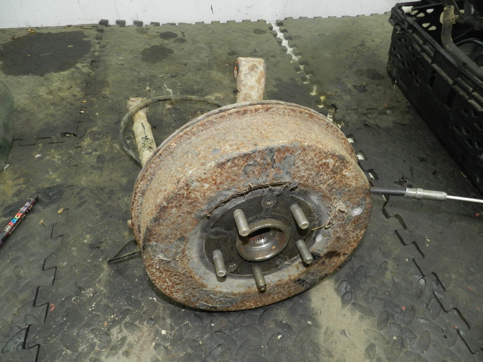 182. 2004 LANDROVER FREELANDER 1 L314. DRIVER SIDE REAR WHEEL HUB STUB AXLE - Image 2