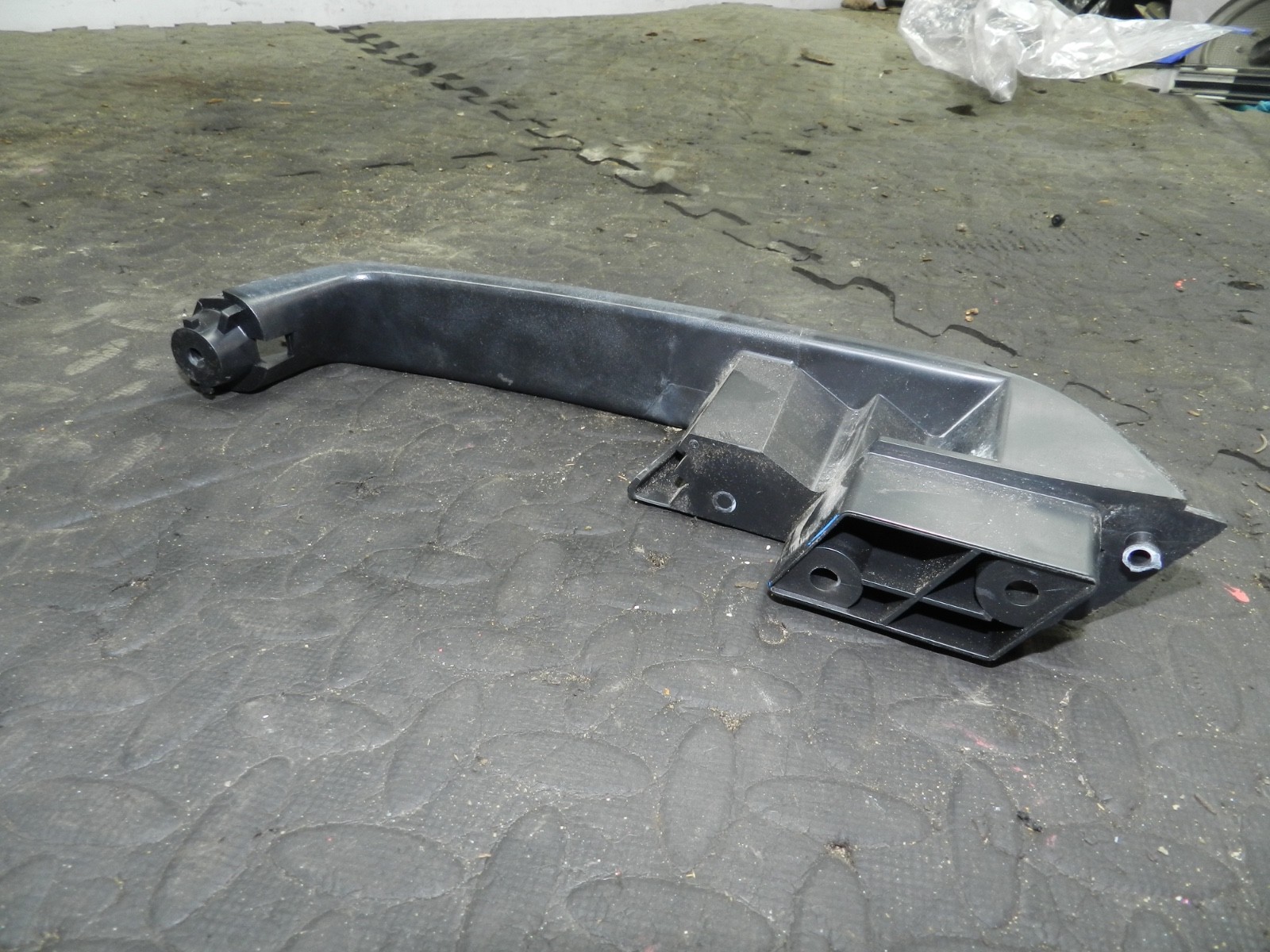 182. 2004 LANDROVER FREELANDER 1 L314. DRIVER SIDE FRONT DOOR HANDLE - Image 2