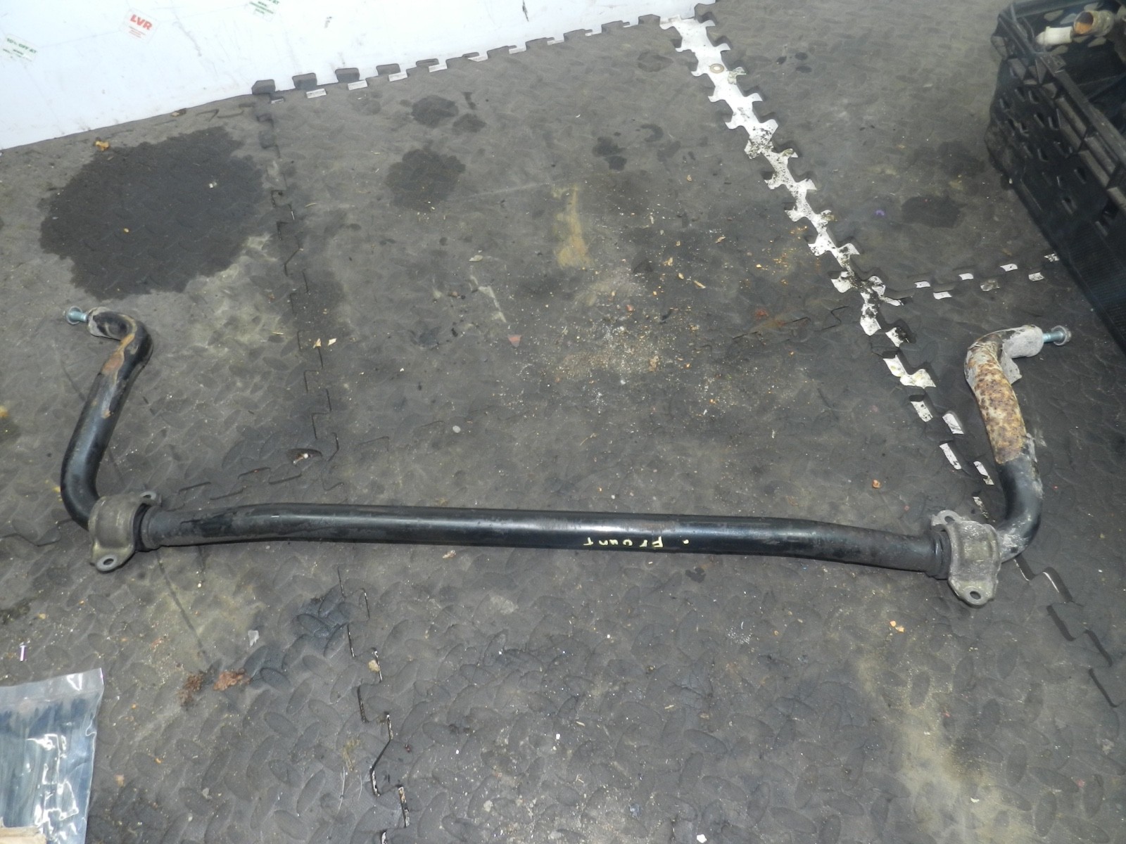 183. 2006 AUDI A4 CONVERTIBLE B7. FRONT ANTI ROLL SWAY BAR