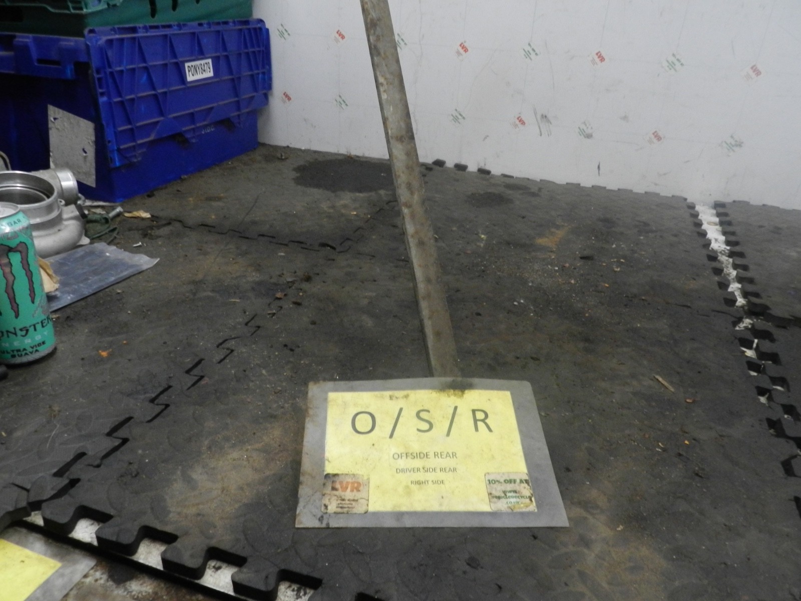 183. 2006 AUDI A4 CONVERTIBLE B7. DRIVER SIDE REAR REINFORCEMENT STRUT BRACE BAR