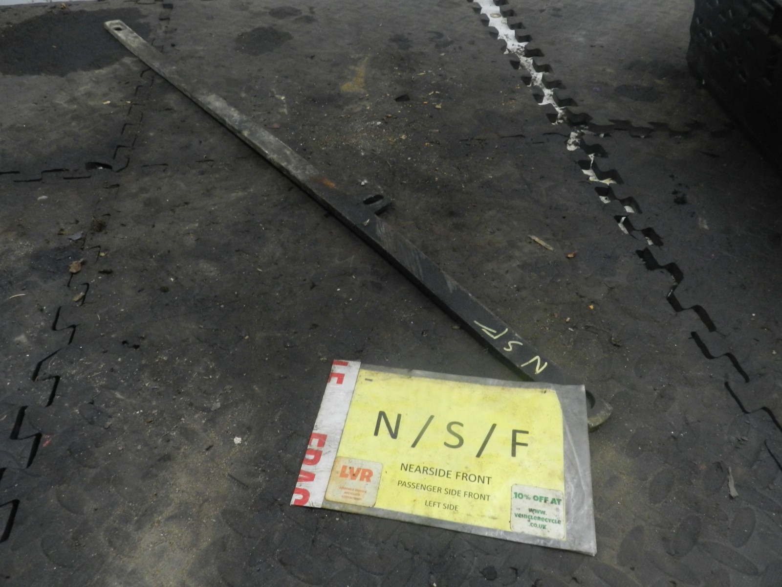 183. 2006 AUDI A4 CONVERTIBLE B7. PASSENGER FRONT REINFORCEMENT STRUT BRACE BAR