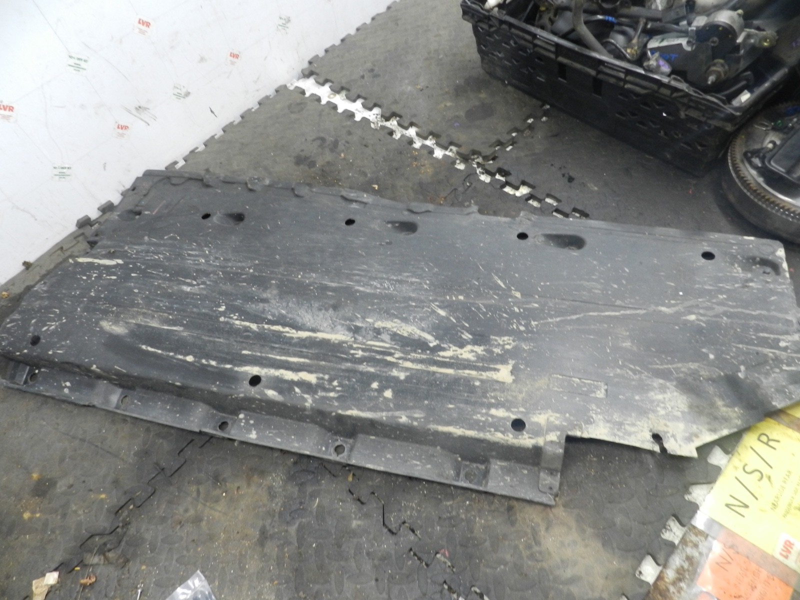 183. 2006 AUDI A4 CONVERTIBLE B7. PASSENGER SIDE CAR UNDER TRAY PANEL