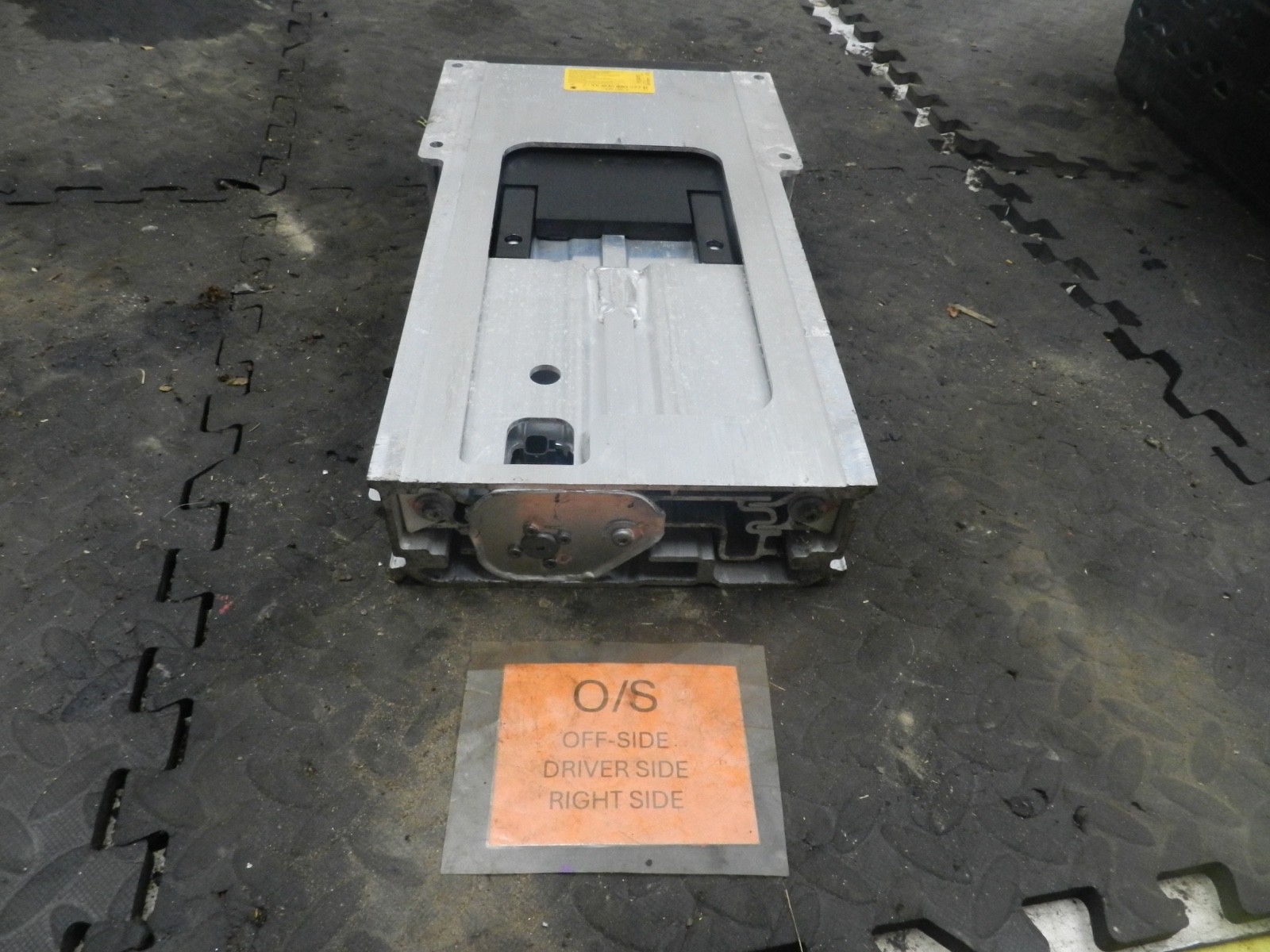 183. 2006 AUDI A4 CONVERTIBLE B7. DRIVER SIDE ROLL OVER PROTECTION