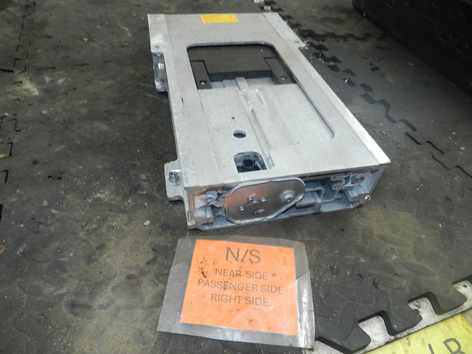 183. 2006 AUDI A4 CONVERTIBLE B7. PASSENGER SIDE ROLL OVER PROTECTION