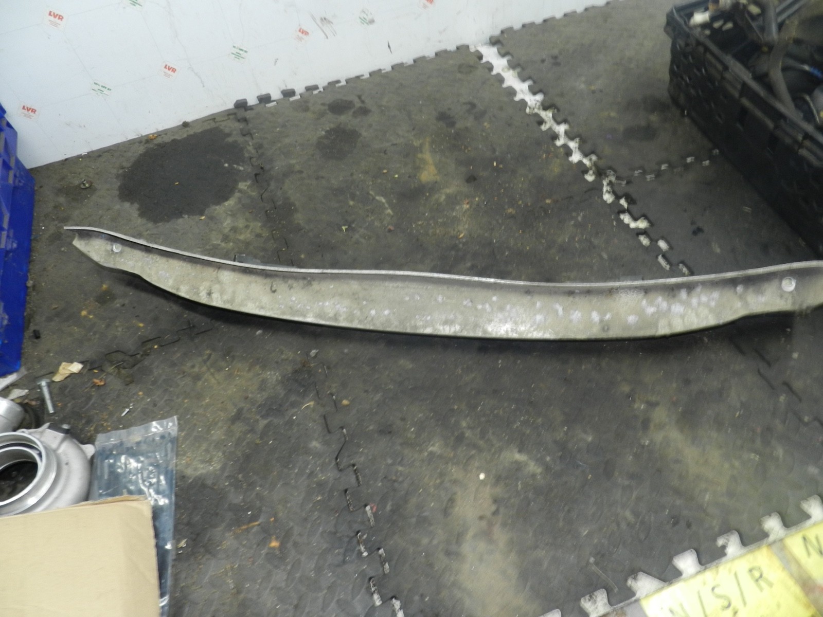 183. 2006 AUDI A4 CONVERTIBLE B7. REAR BUMPER CRASH SUPPORT BAR