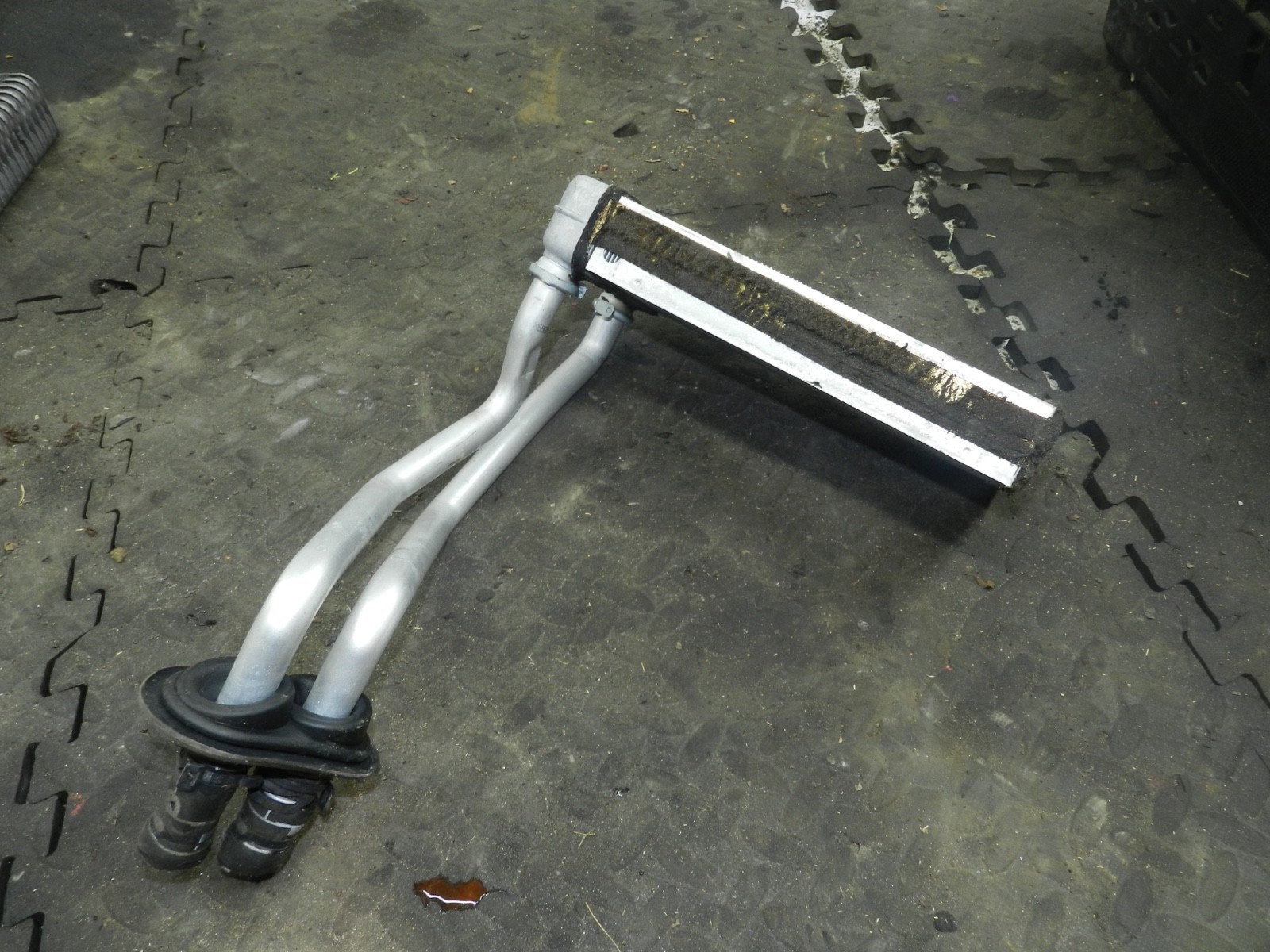 183. 2006 AUDI A4 CONVERTIBLE B7. COOLANT RADIATOR MATRIX HEATER CORE - Image 2