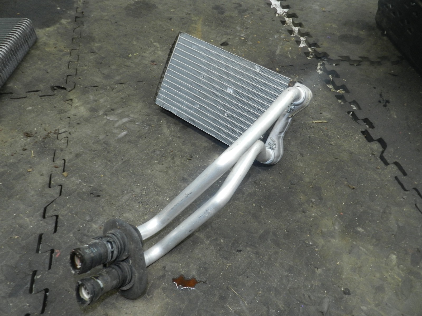 183. 2006 AUDI A4 CONVERTIBLE B7. COOLANT RADIATOR MATRIX HEATER CORE - Image 3