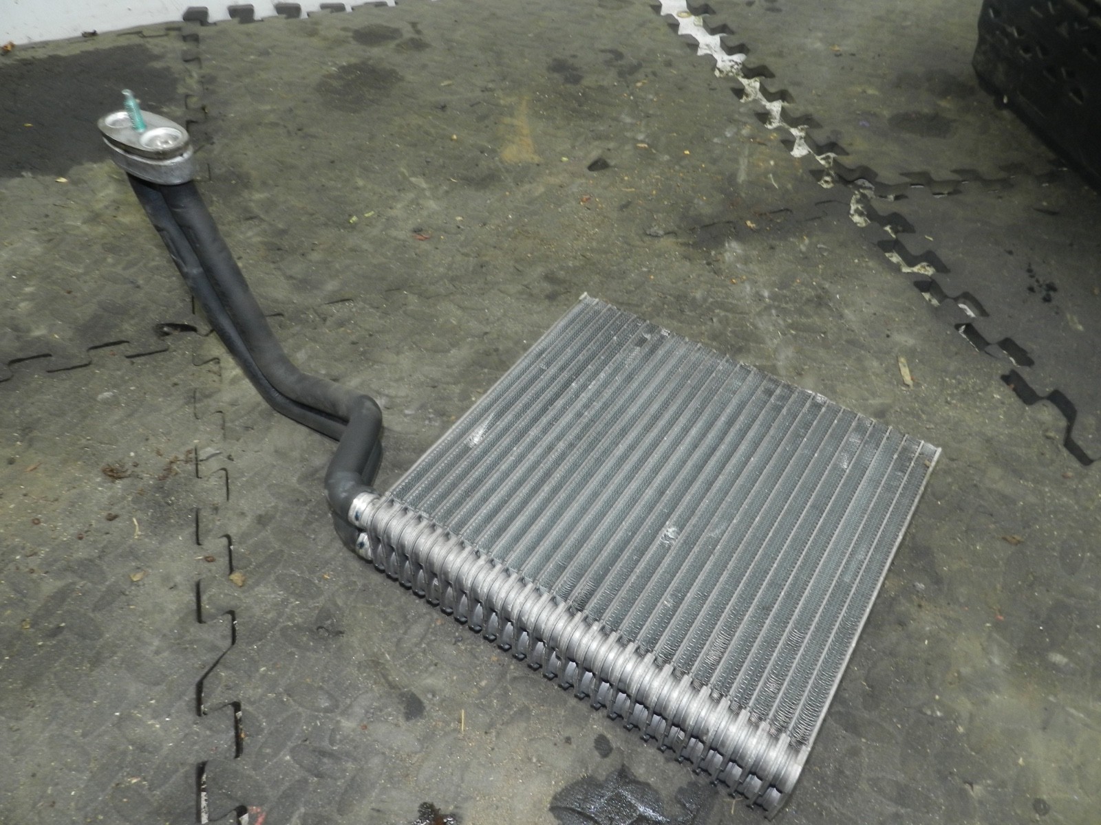 183. 2006 AUDI A4 CONVERTIBLE B7. AIR CON RADIATOR MATRIX CORE - Image 3