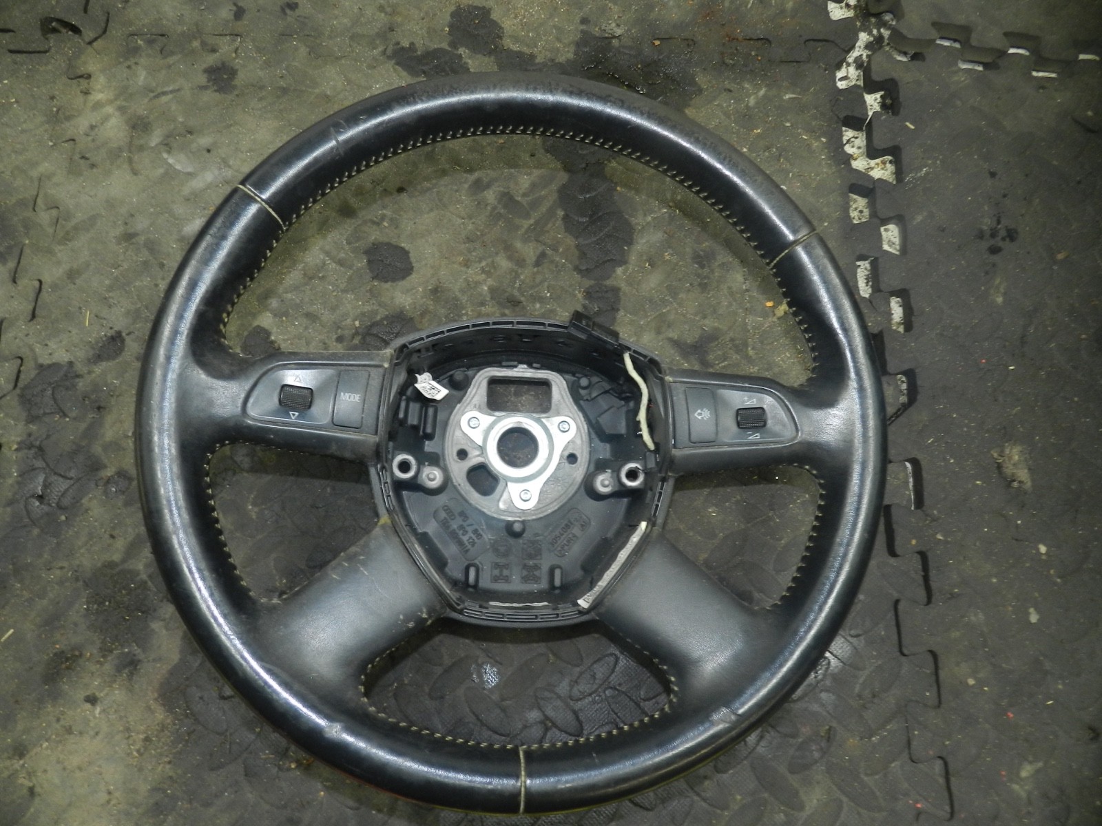 183. 2006 AUDI A4 CONVERTIBLE B7. STEERING WHEEL
