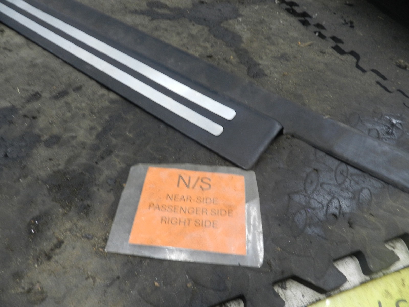 183. 2006 AUDI A4 CONVERTIBLE B7. PASSENGER SIDE SILL TRIM